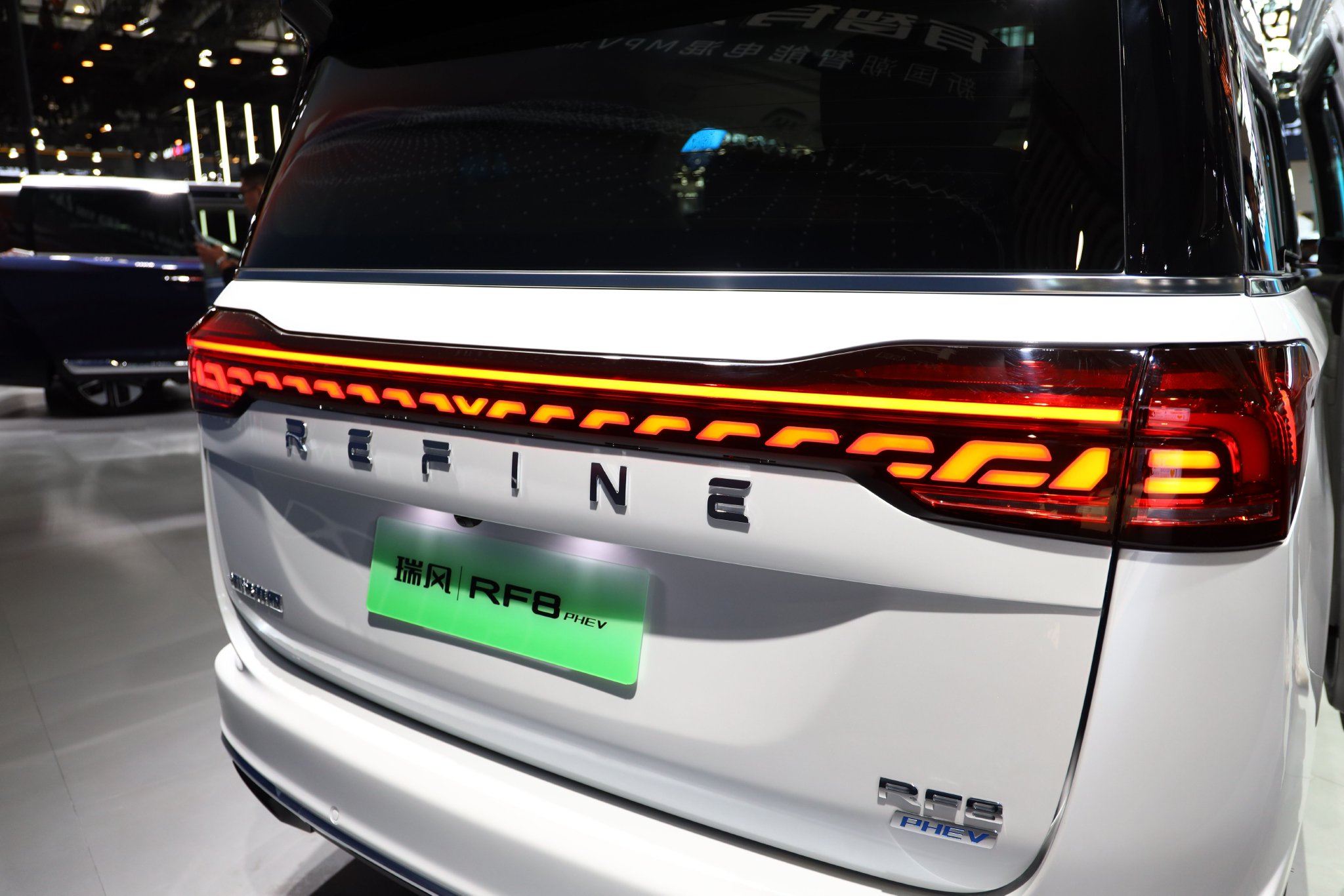 贯穿式尾灯，点亮效果出色。