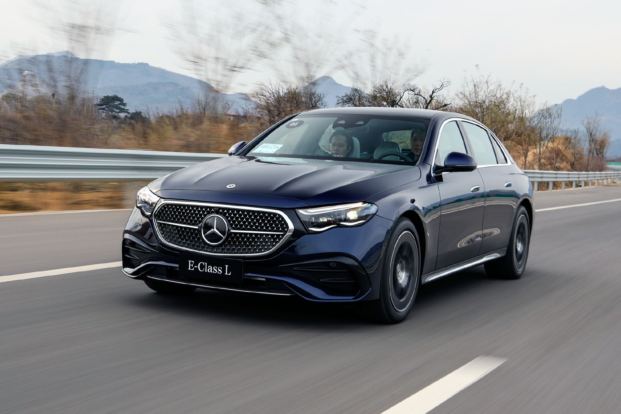 e往无前 试驾全新梅赛德斯-奔驰长轴距e级车