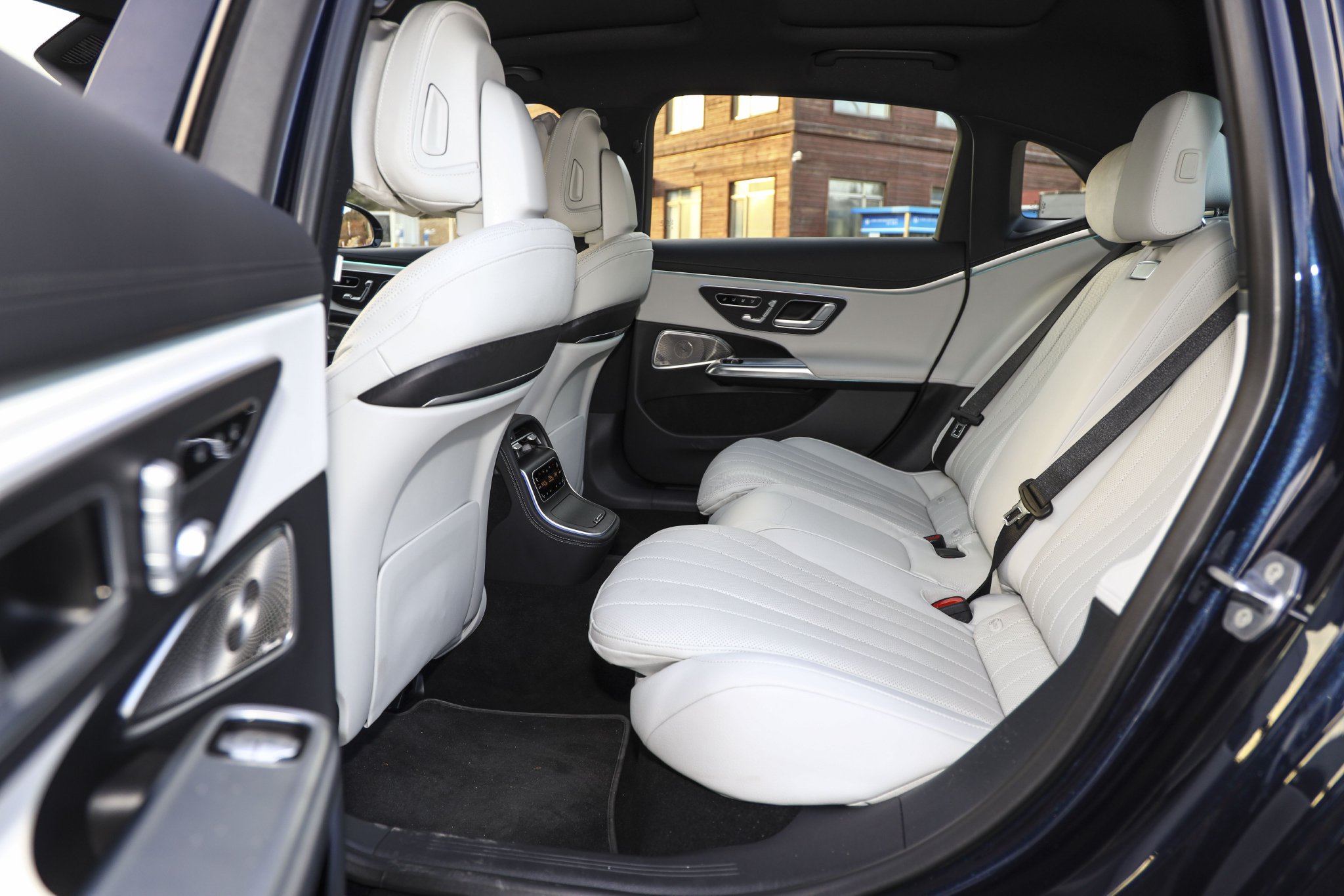 E往无前 试驾全新梅赛德斯-奔驰长轴距E级车