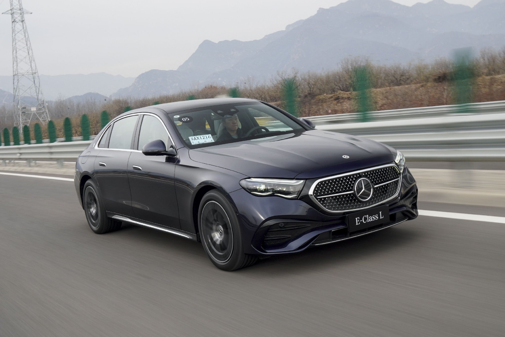 e往无前 试驾全新梅赛德斯-奔驰长轴距e级车