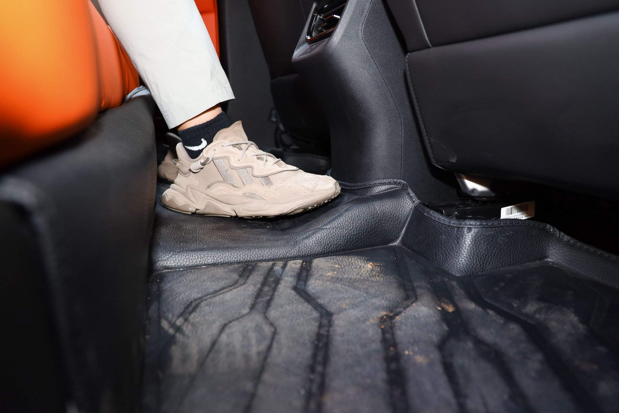 后排平地板设计