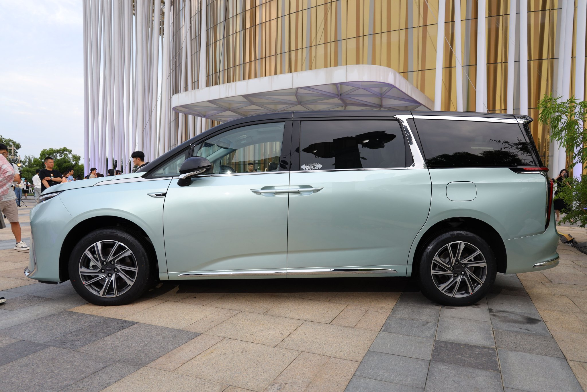 上汽大通大家7/大家9超混上市 售价19.99/26.99万起