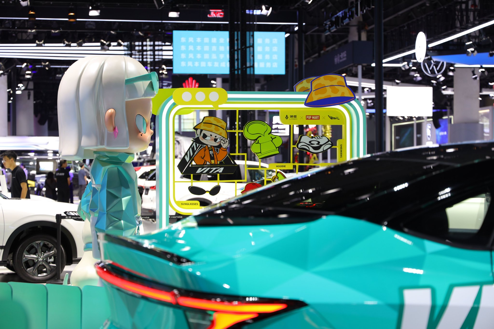 2024成都车展：东风本田灵悉L携手泡泡玛特发布定制版