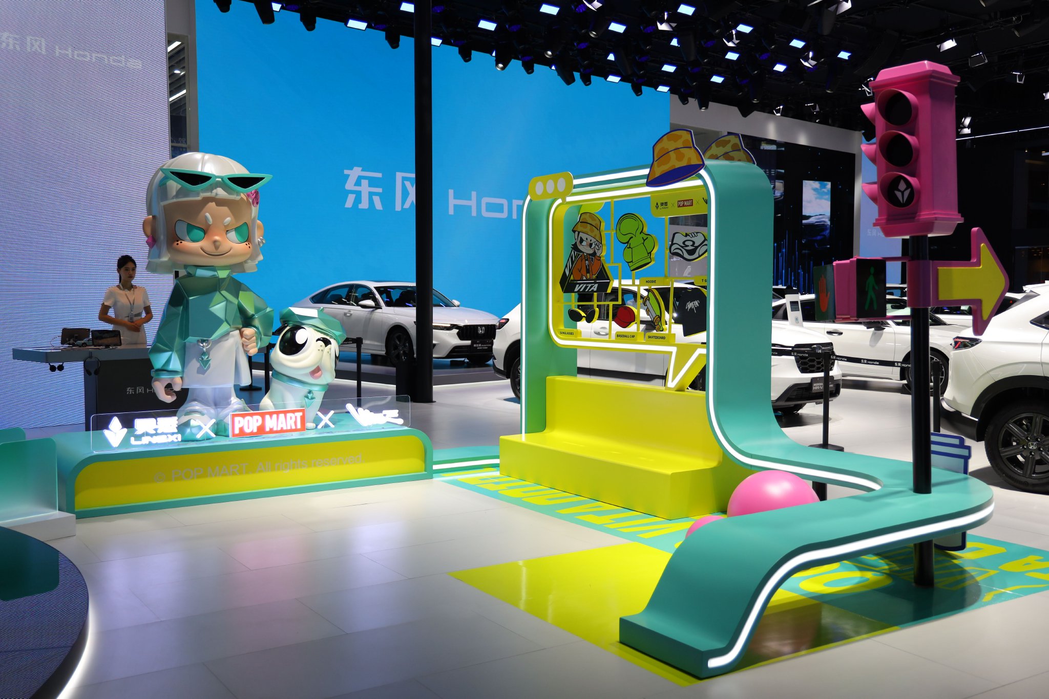 2024成都车展：东风本田灵悉L携手泡泡玛特发布定制版