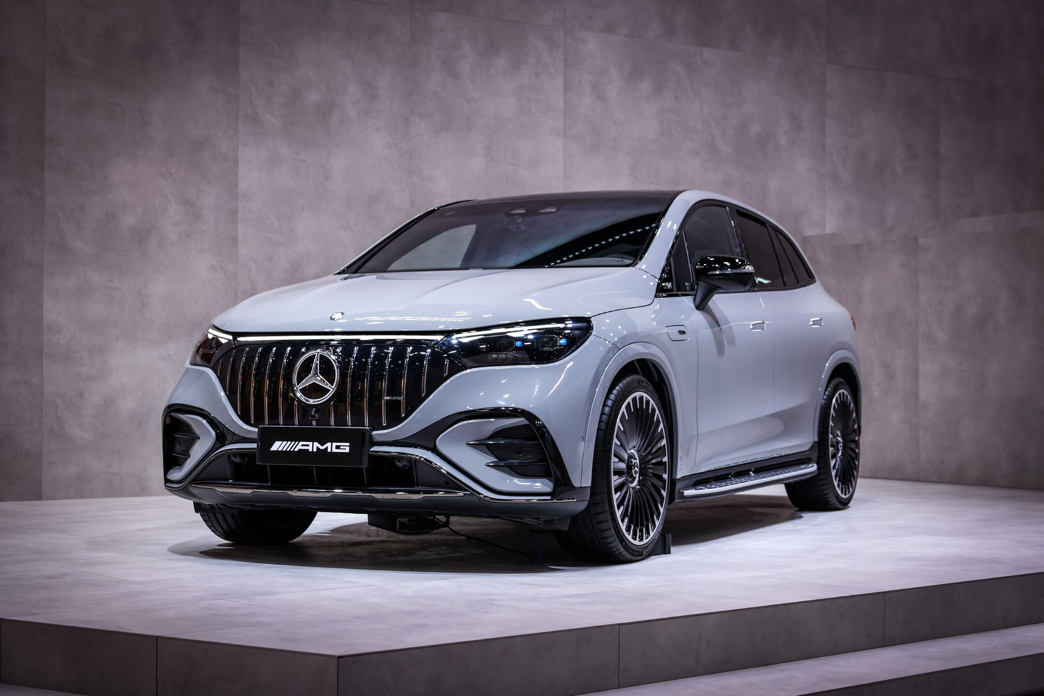 2024成都车展:梅赛德斯-AMG EQE 53 4MATIC+纯电SUV上市