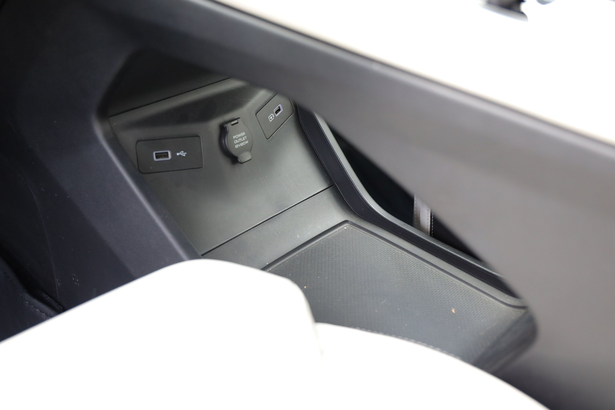 中岛下方储物格