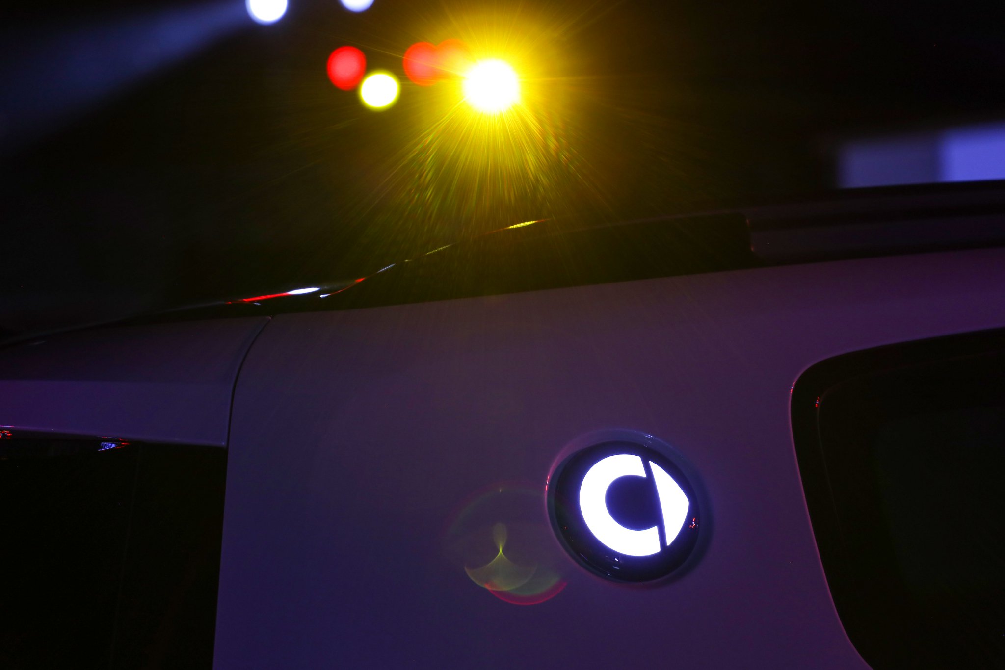 D柱发光logo 增加了仪式感