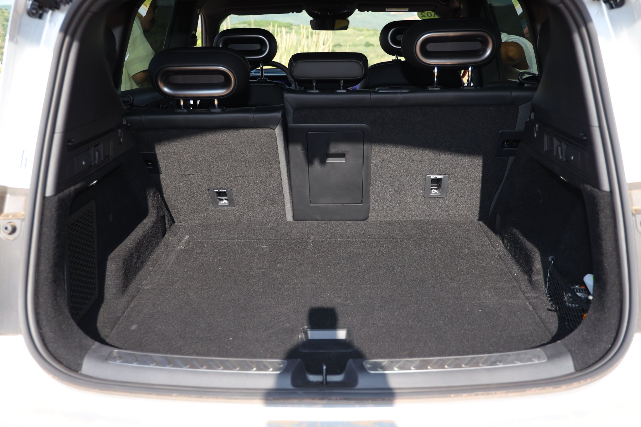 后备箱标准状态下为630L