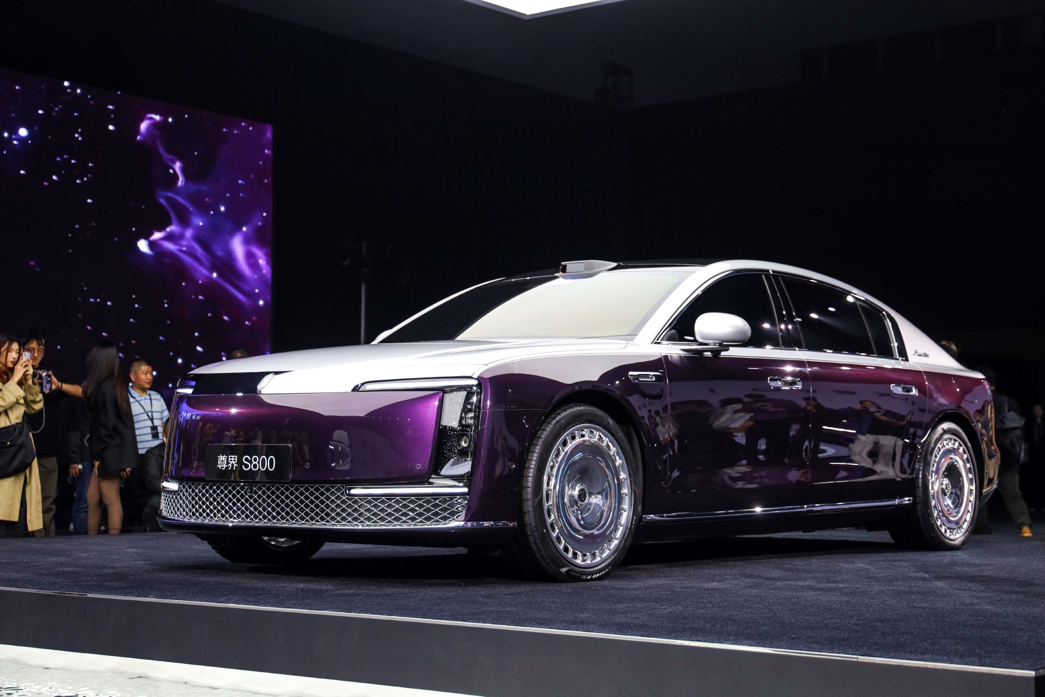 鸿蒙智行尊界S800开启预售 预售价100-150万元