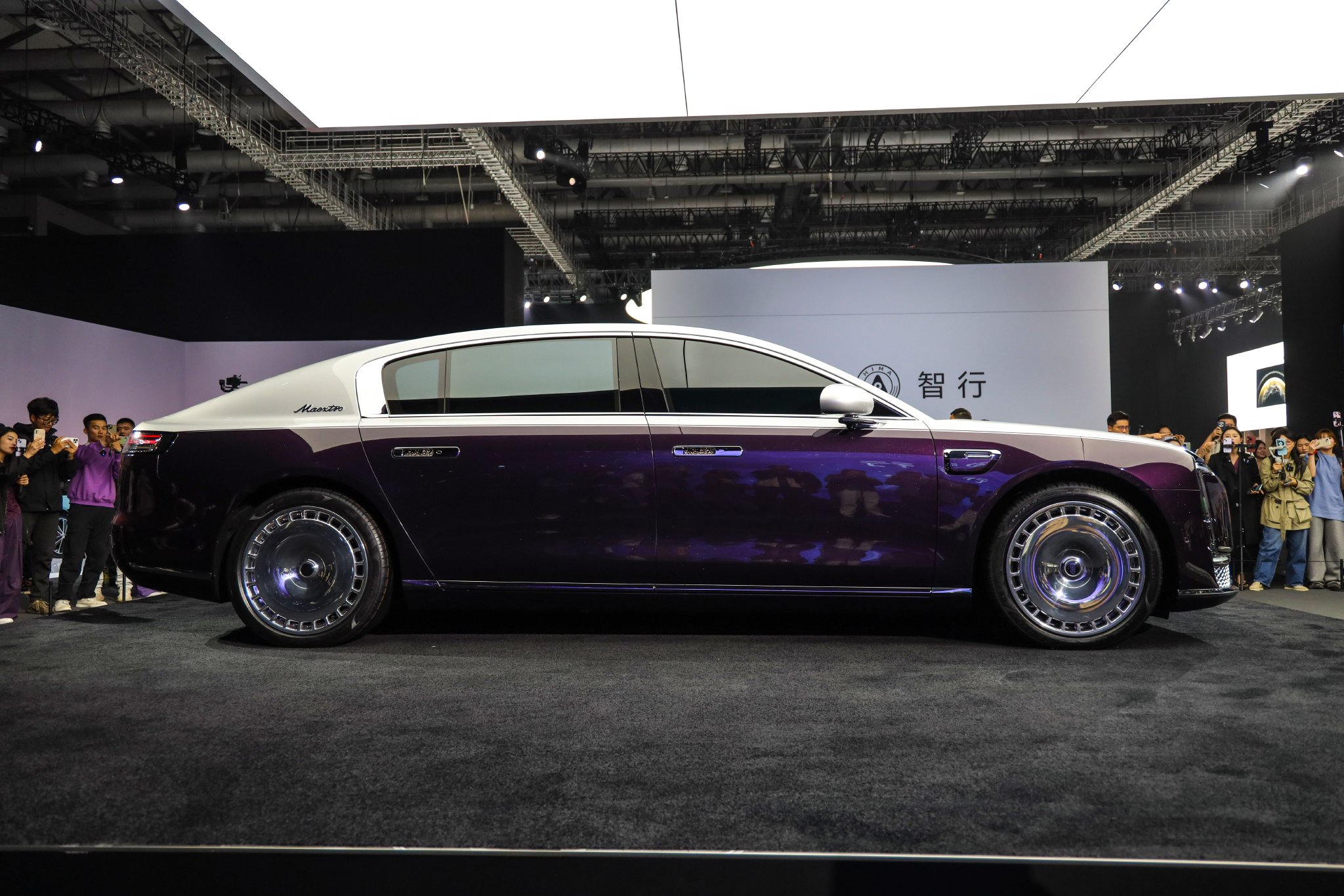 鸿蒙智行尊界S800开启预售 预售价100-150万元