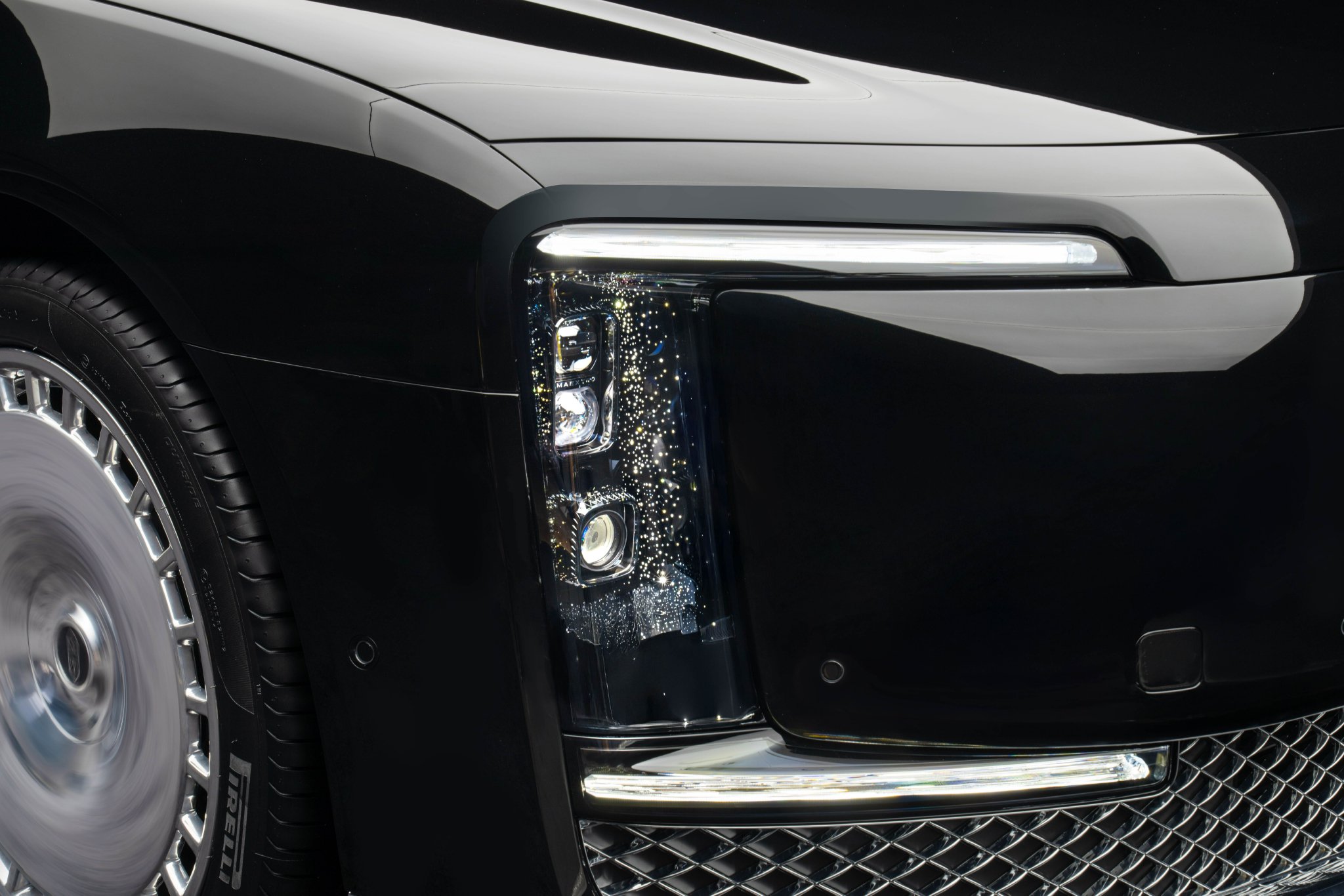 鸿蒙智行尊界S800开启预售 预售价100-150万元