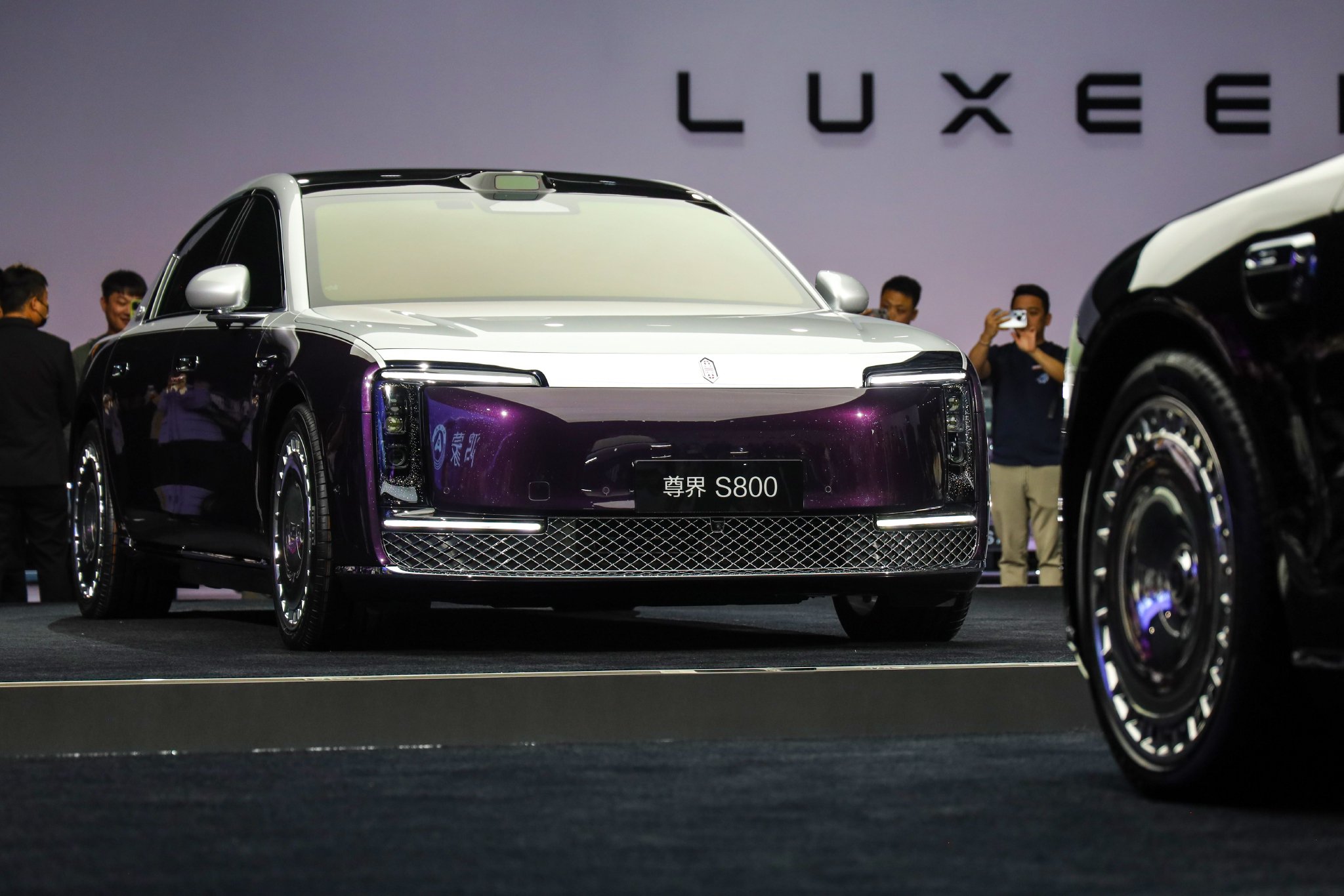 鸿蒙智行尊界S800开启预售 预售价100-150万元