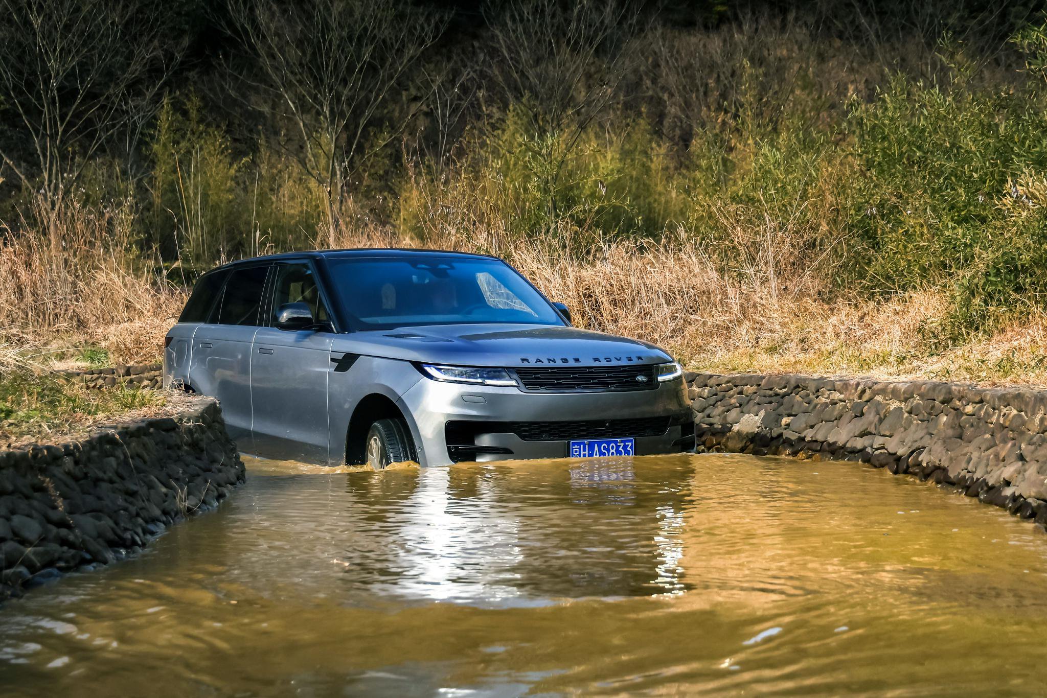 英伦美学的独特质感 试驾25款揽胜运动版