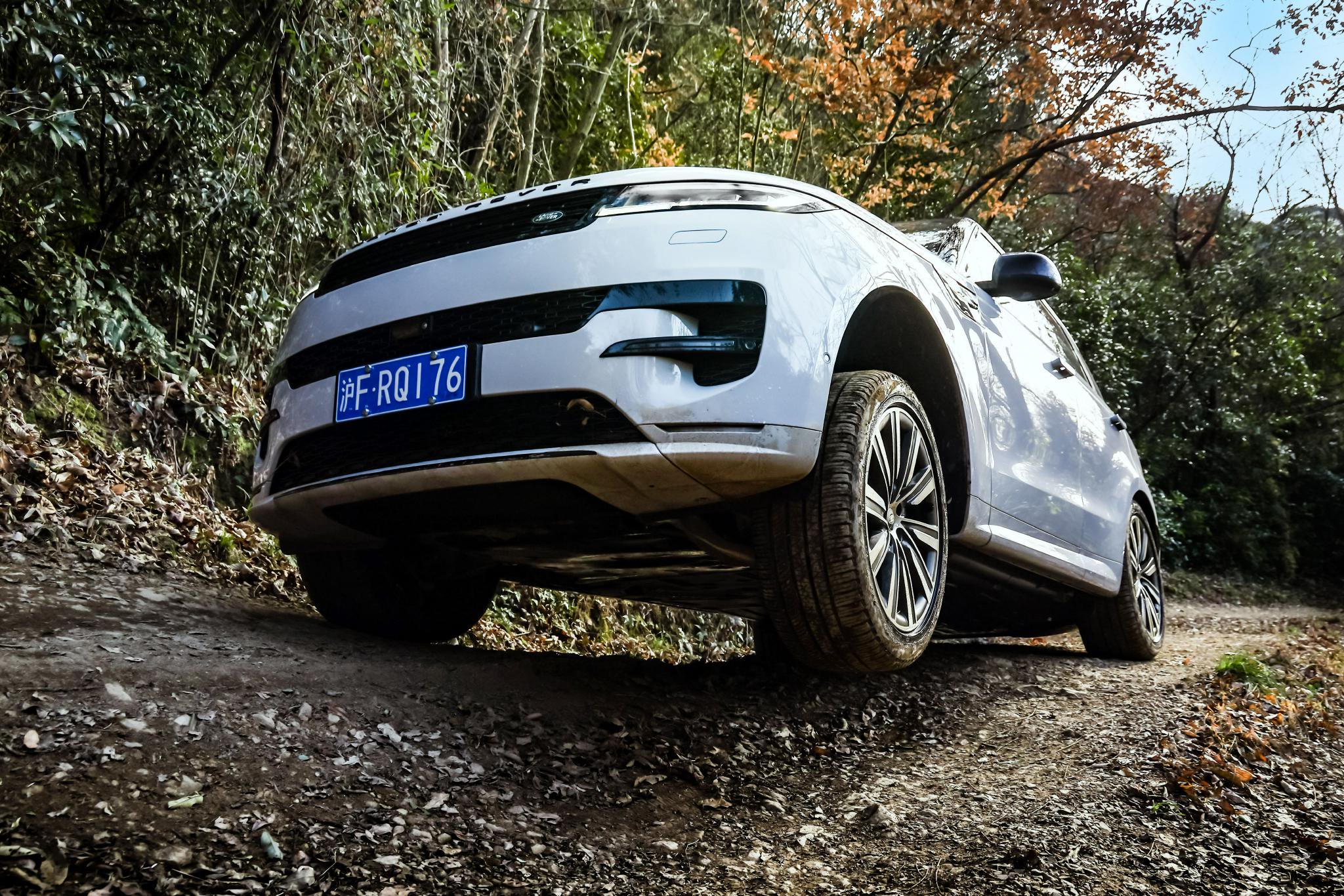 英伦美学的独特质感 试驾25款揽胜运动版