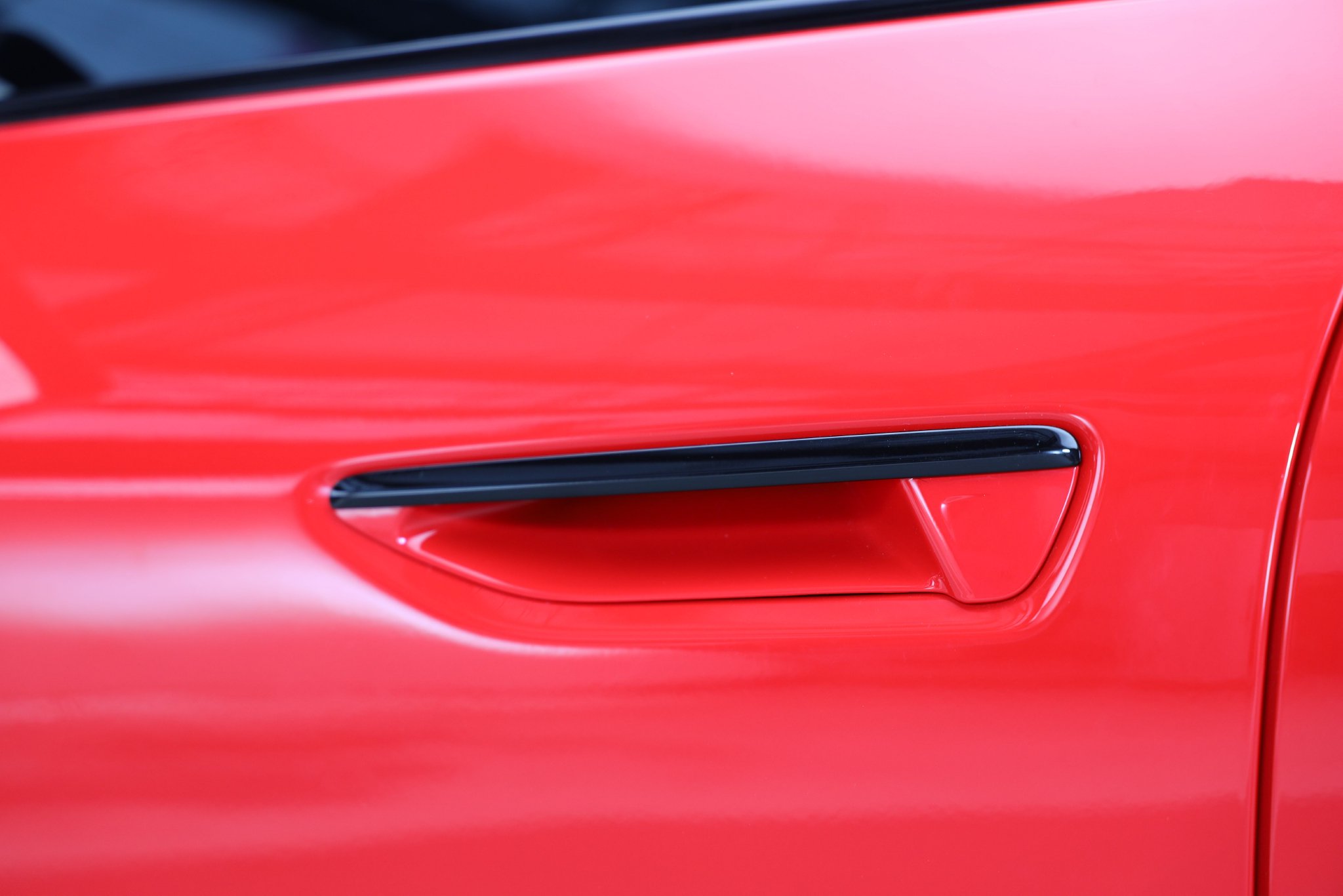 半隐藏式门把手 实用性与低风阻兼得