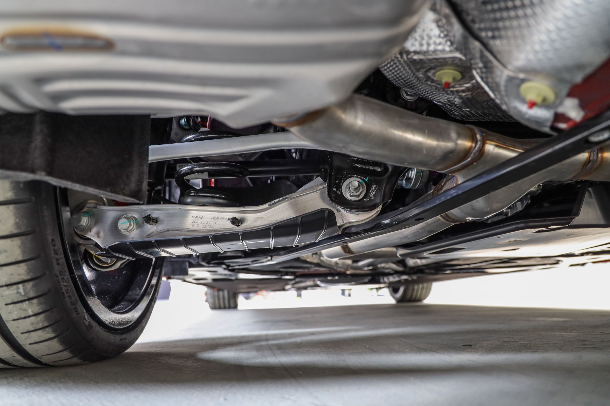 后五连杆独立悬挂