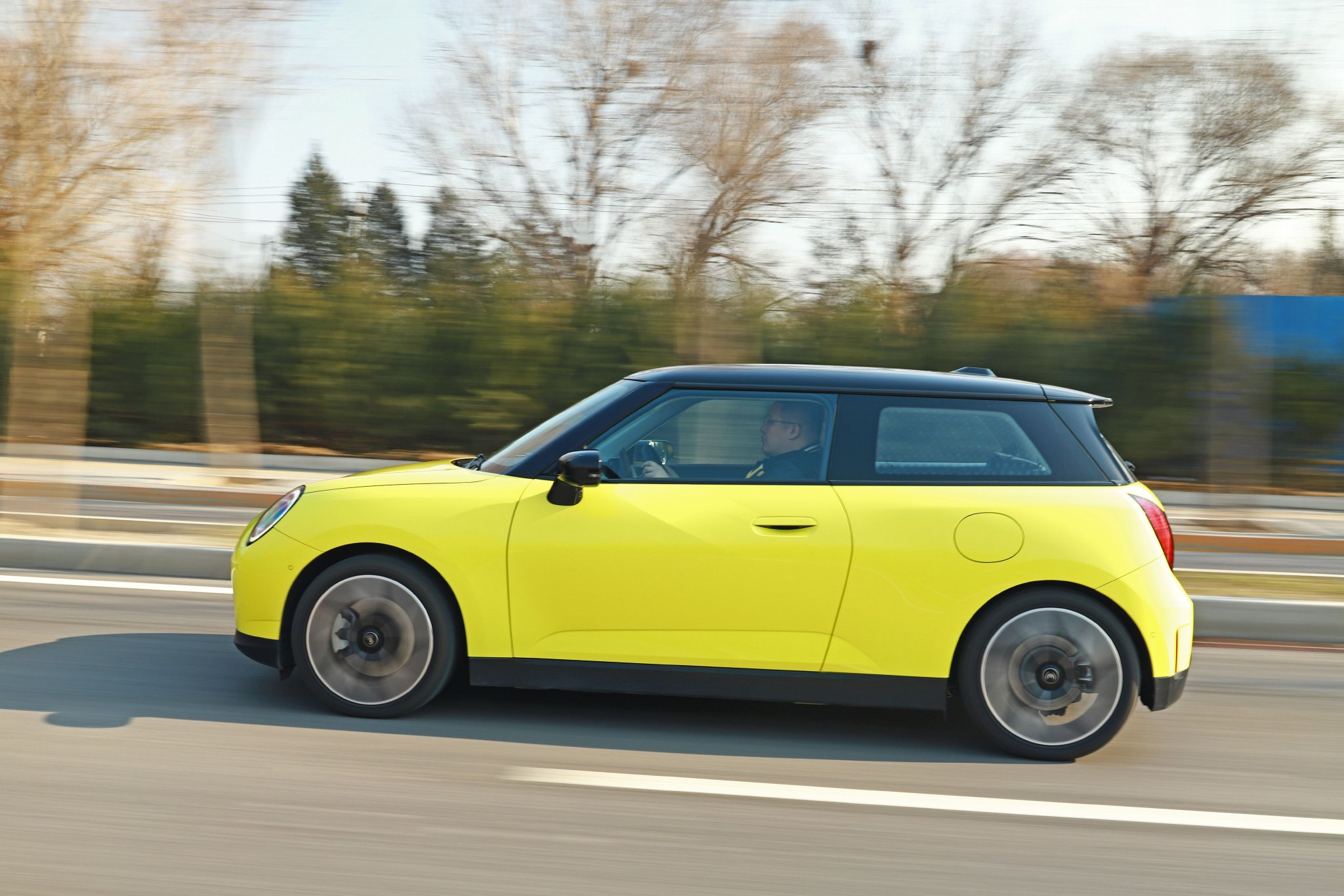 我不想长大！ 试驾纯电MINI COOPER