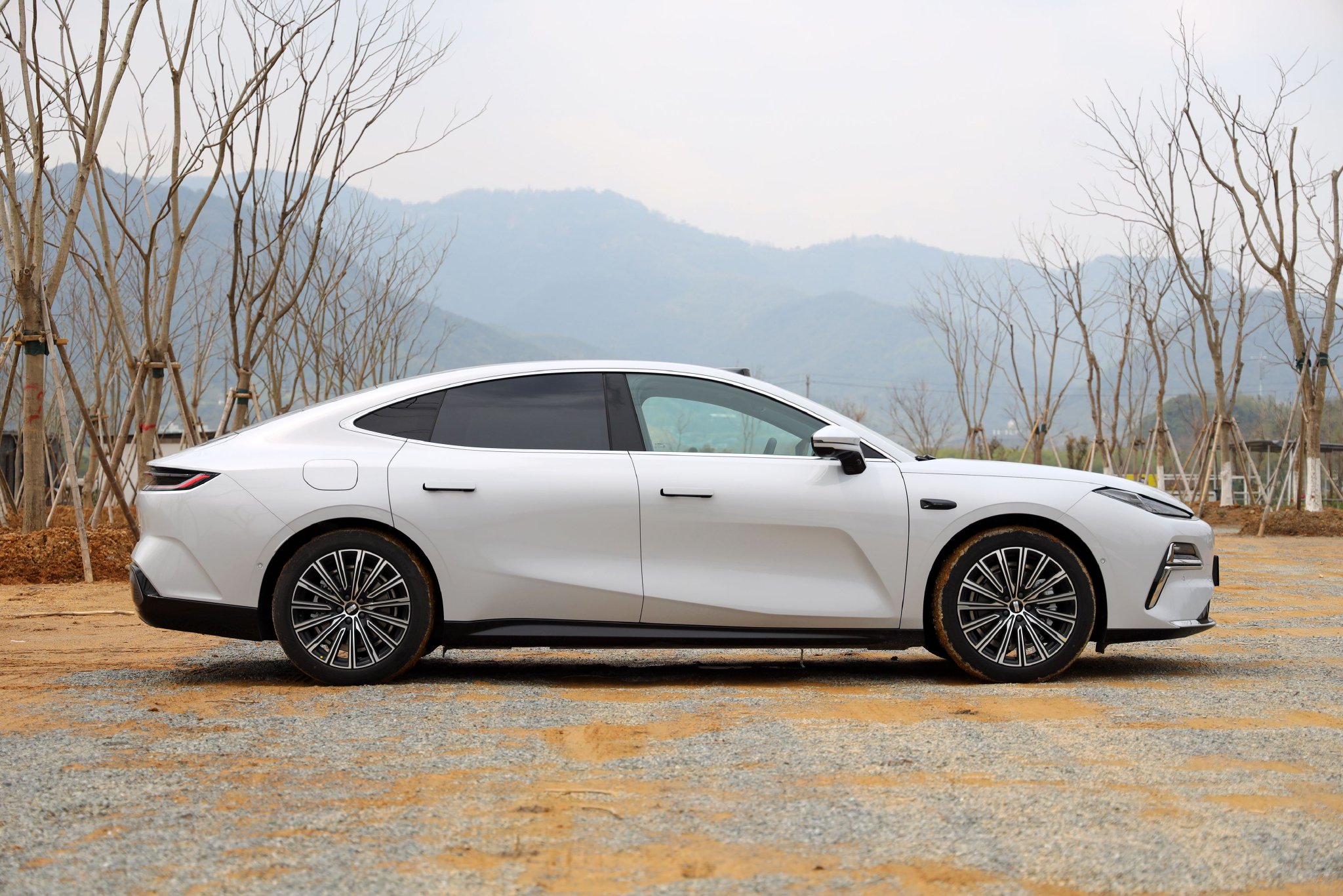 舒适节能更智能 试驾吉利银河星耀8