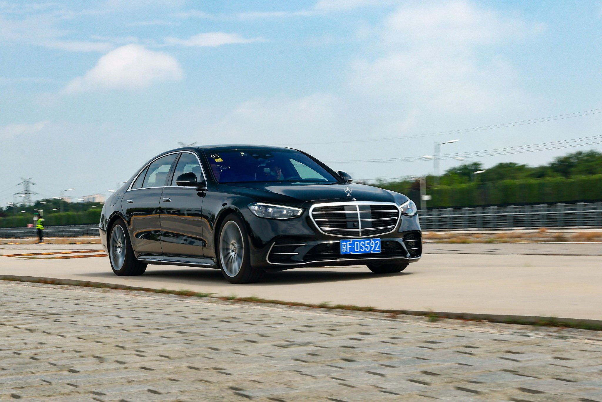 豪华还得是奔驰 体验“奔驰标准”科技日