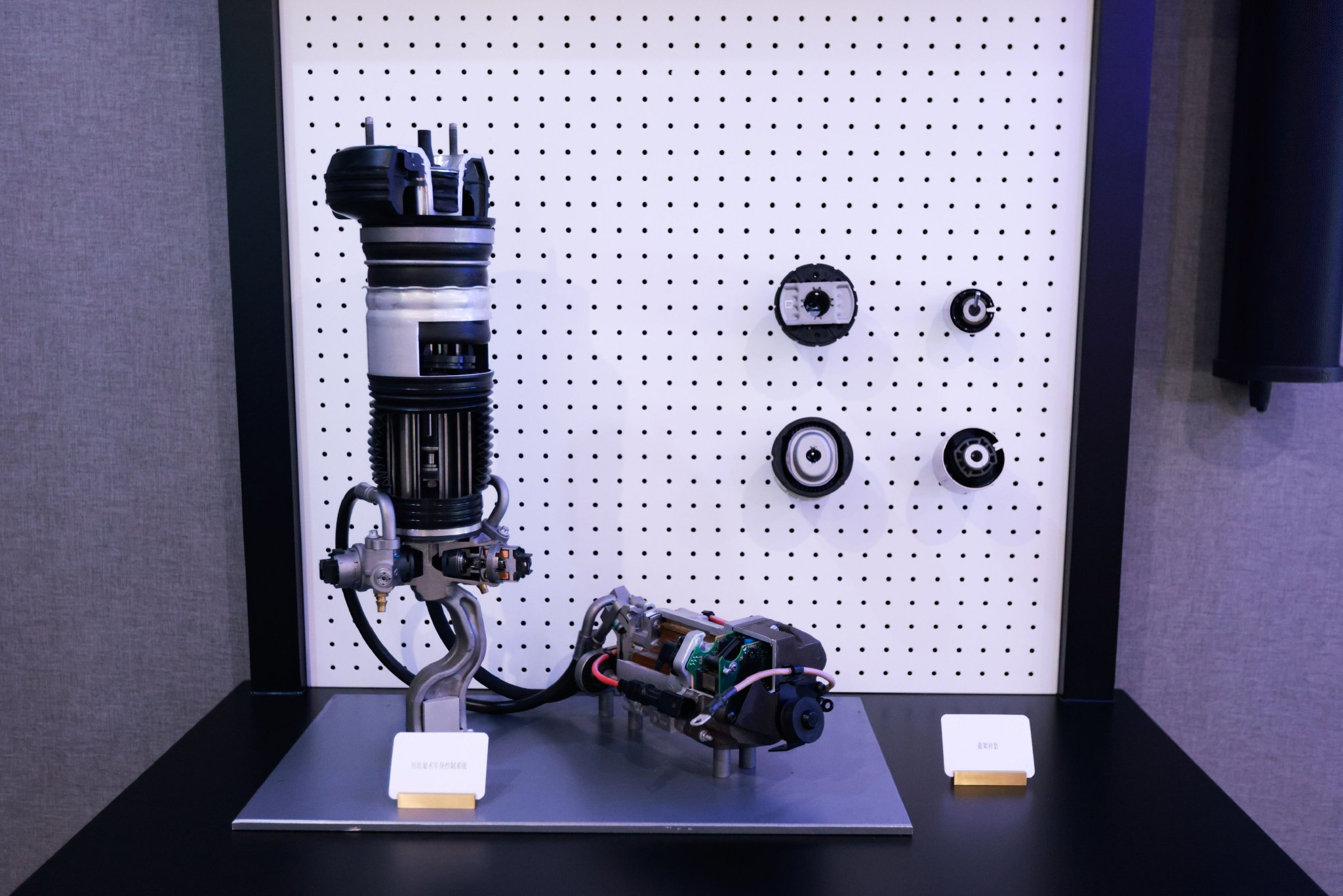 豪华还得是奔驰 体验“奔驰标准”科技日