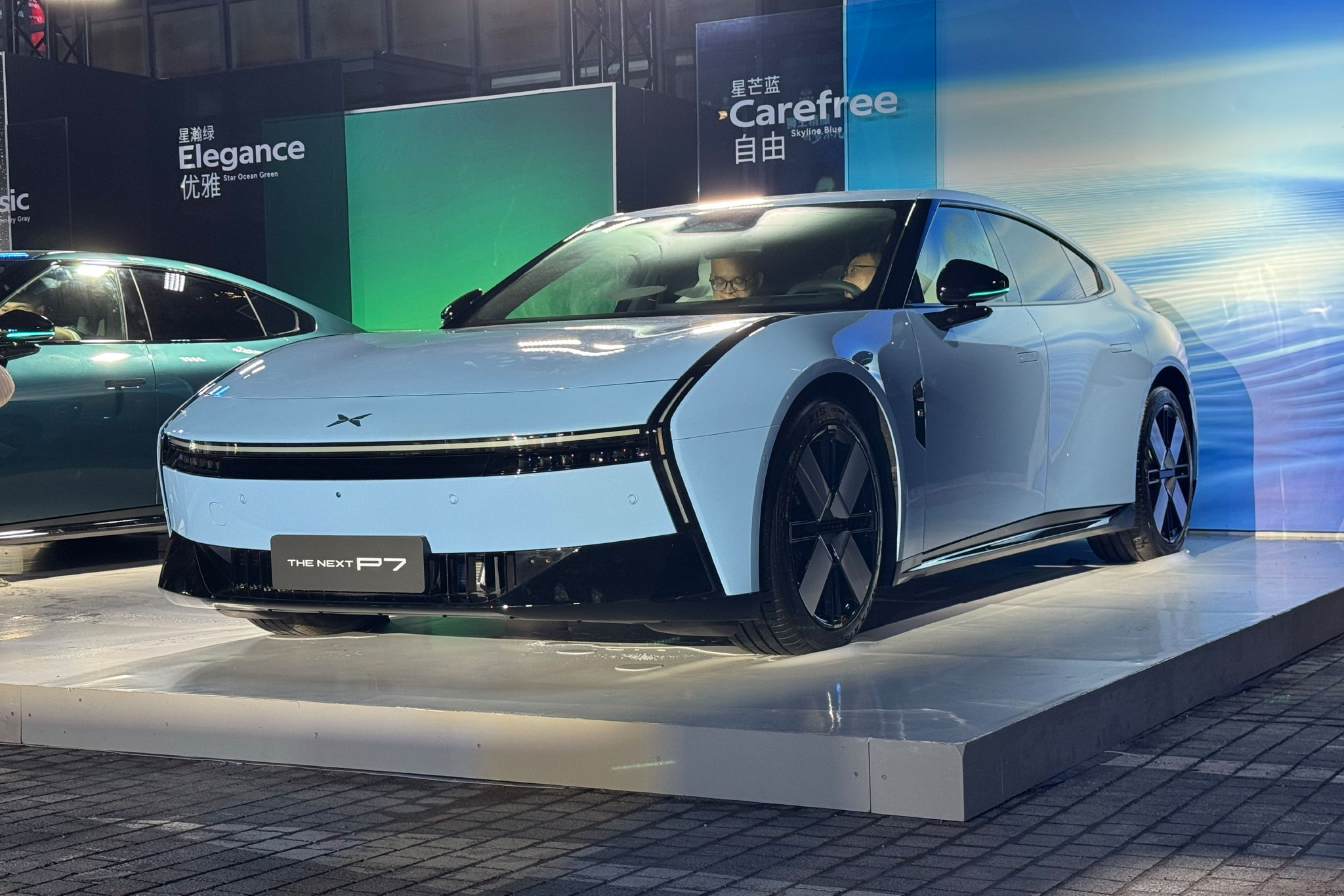 颠覆设计打破传统 全新小鹏P7迎首秀