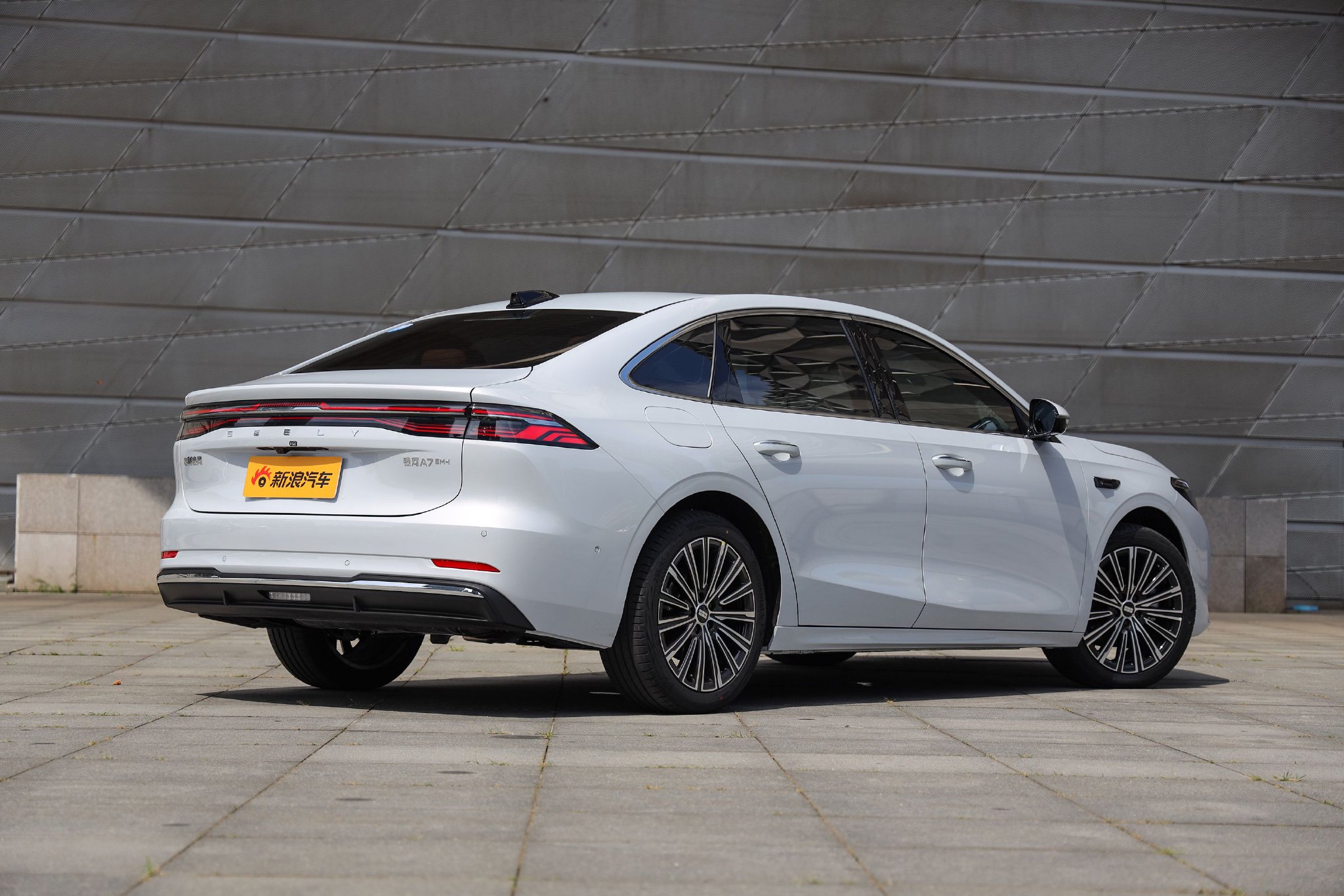 吉利银河A7上市 限时指导价8.18万元起