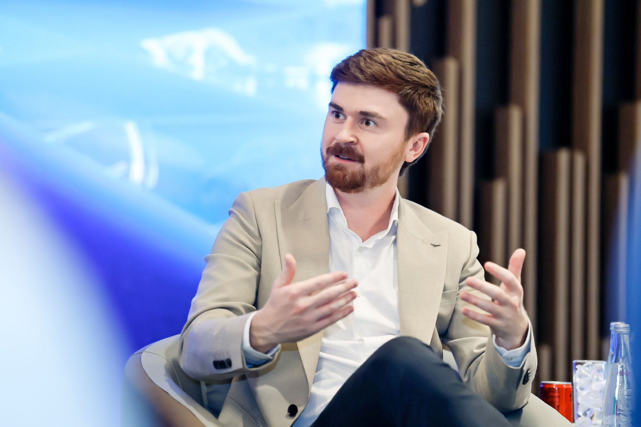 宾利汽车个性化定制部门设计师 Adam Burnicle