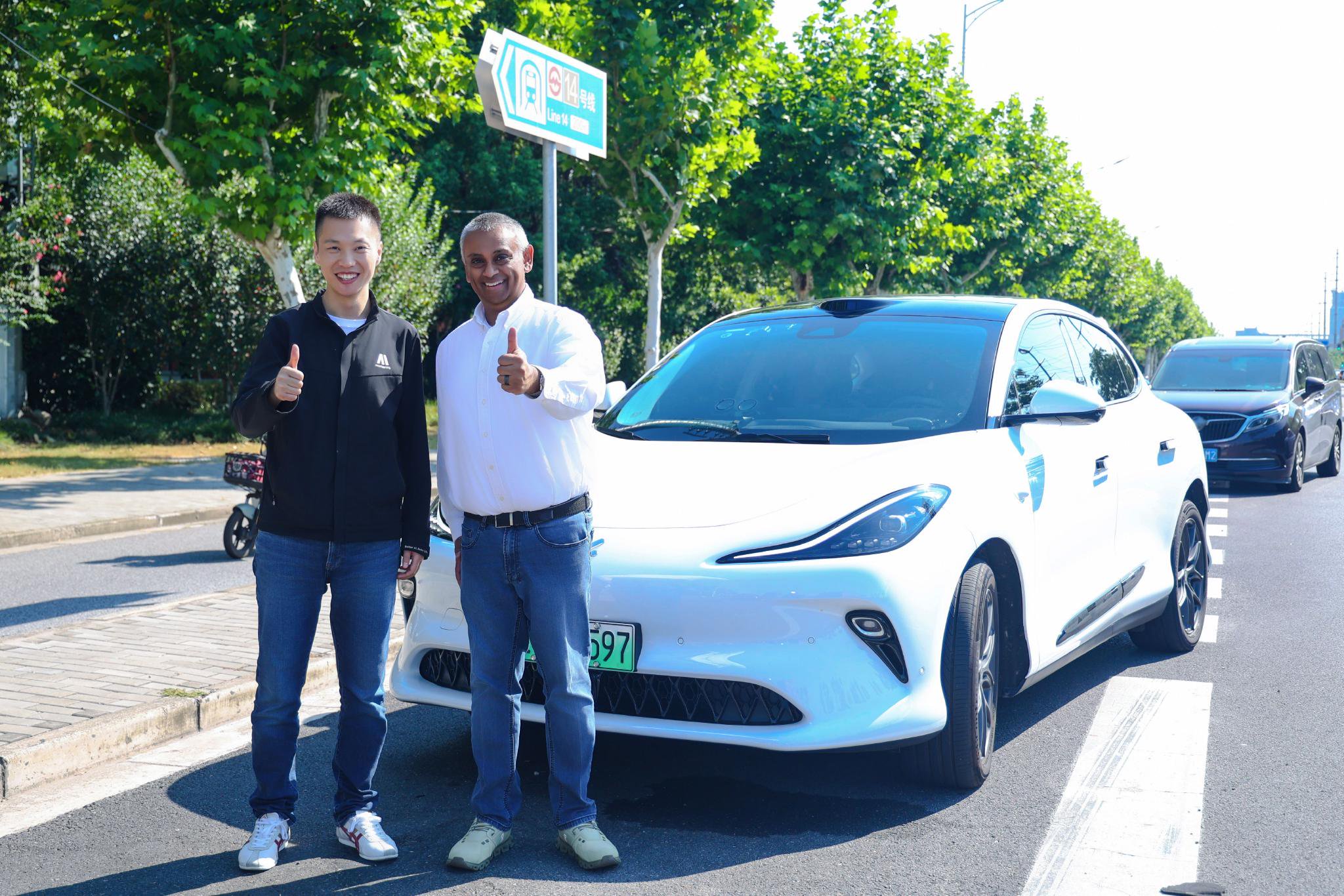 2025慕尼黑车展：Momenta飞轮大模型落地欧洲