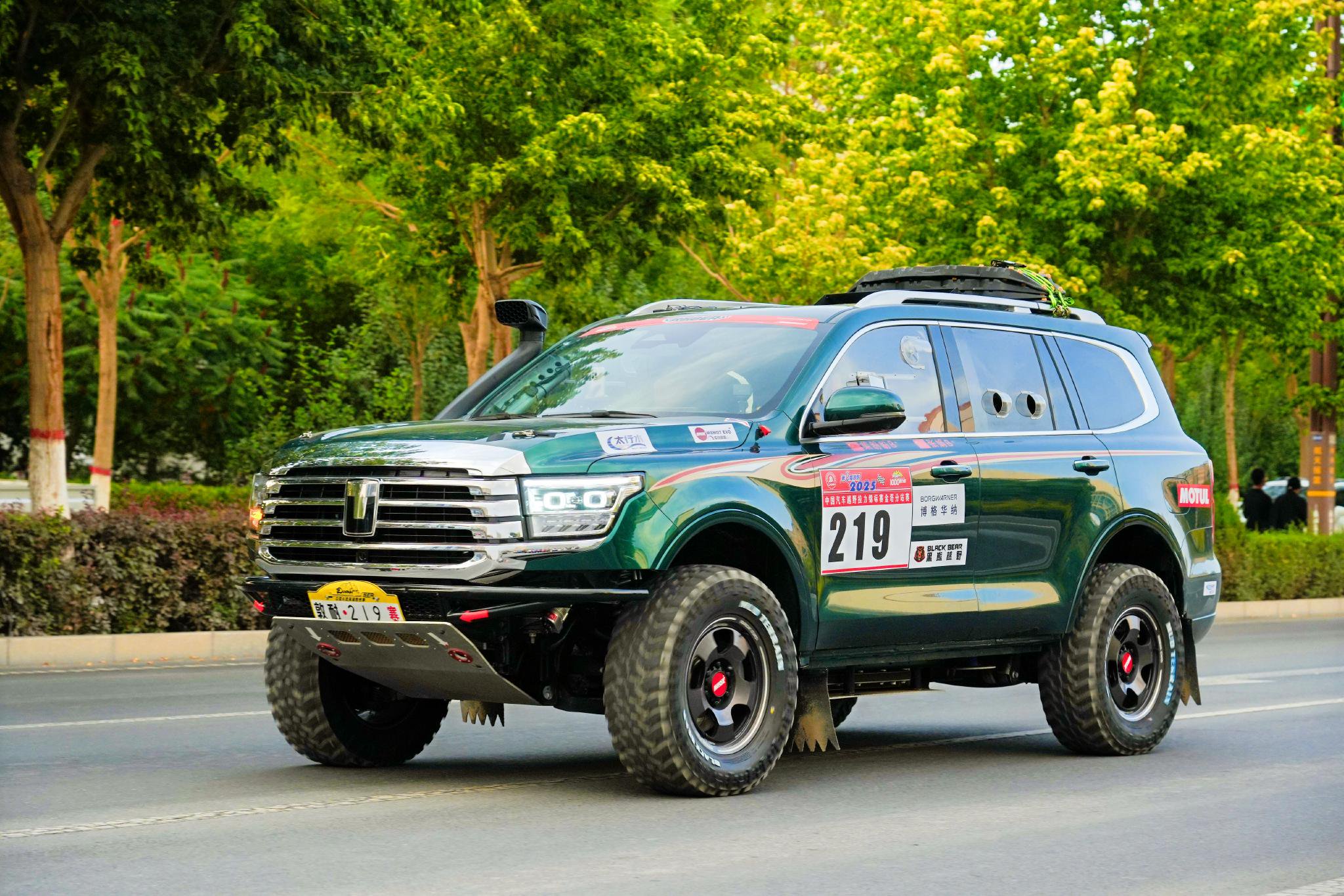 2025敦耐赛开启 魏建军亲驾哈弗H9柴油版率队出征T2组