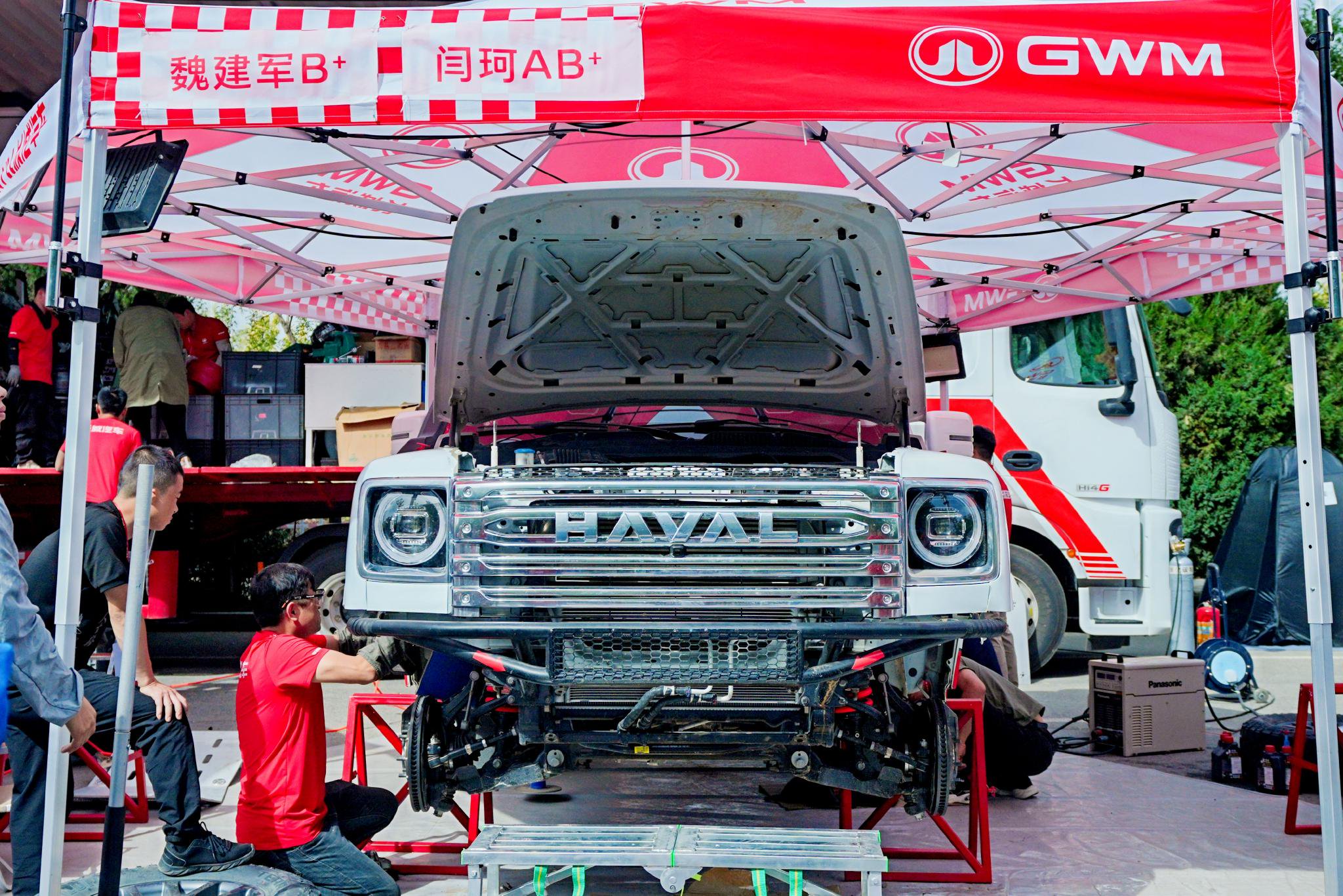 2025敦耐赛开启 魏建军亲驾哈弗H9柴油版率队出征T2组