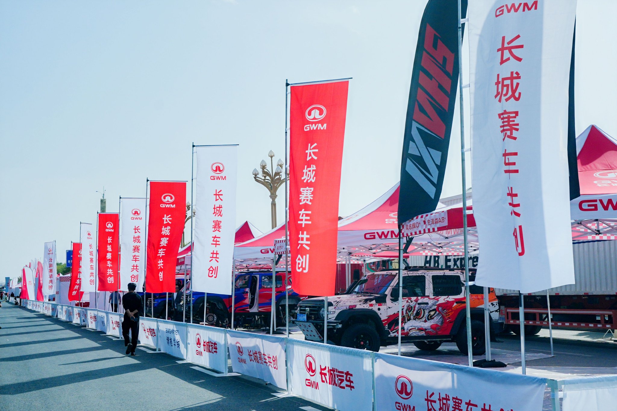 2025敦耐赛开启 魏建军亲驾哈弗H9柴油版率队出征T2组