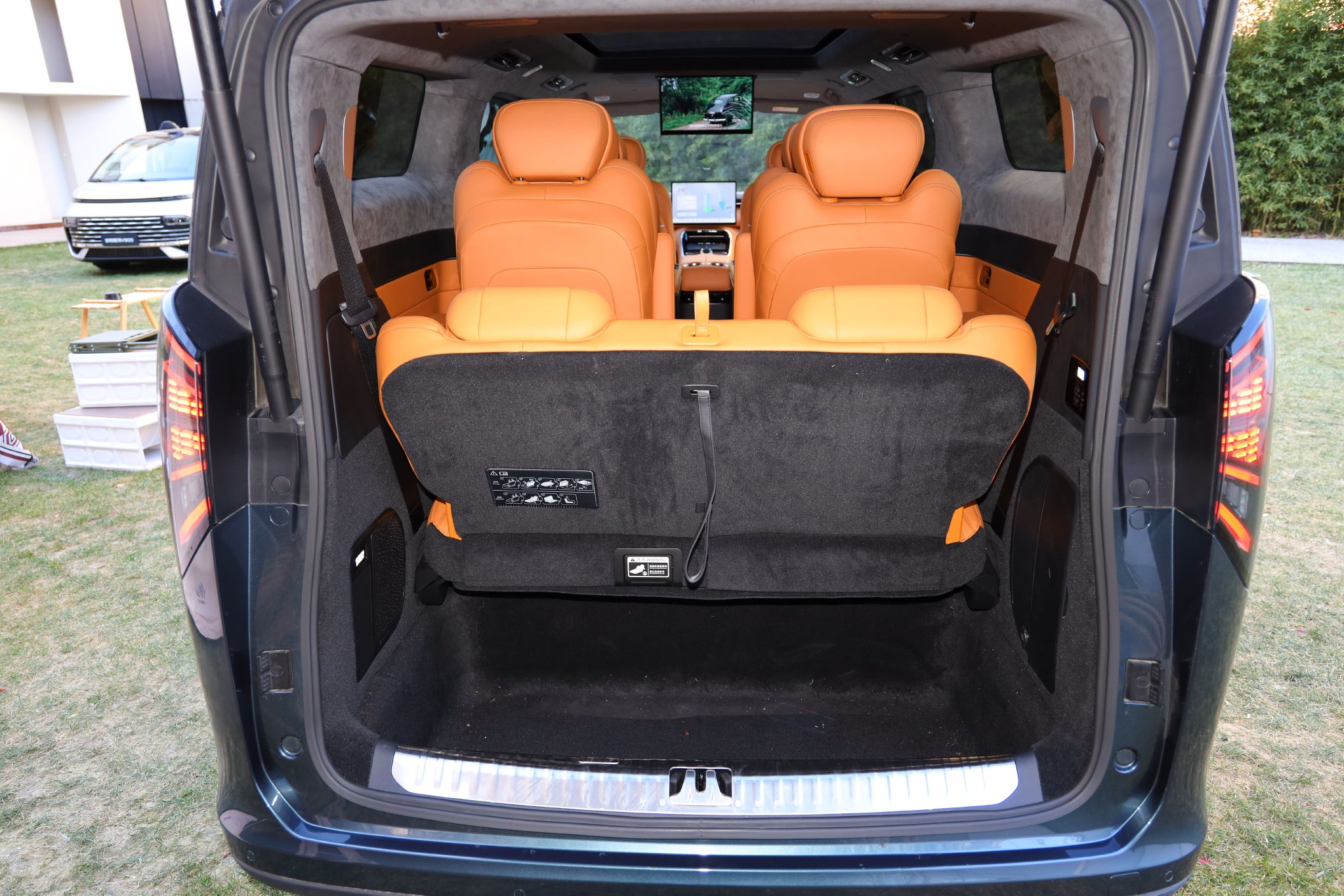 八座版 后备箱空间不俗