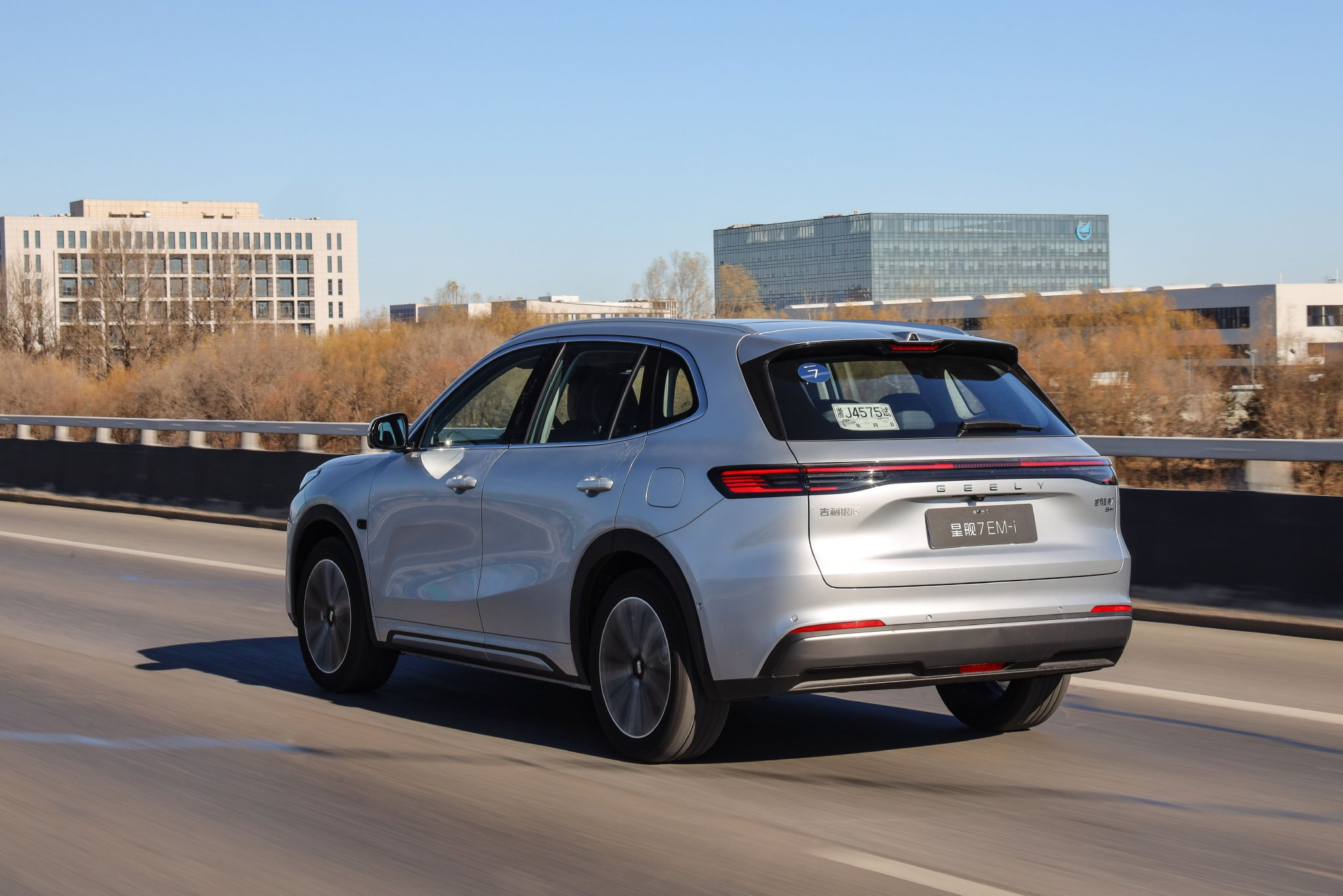 更多升级更超值 试驾2026款吉利银河星舰7 EM-i