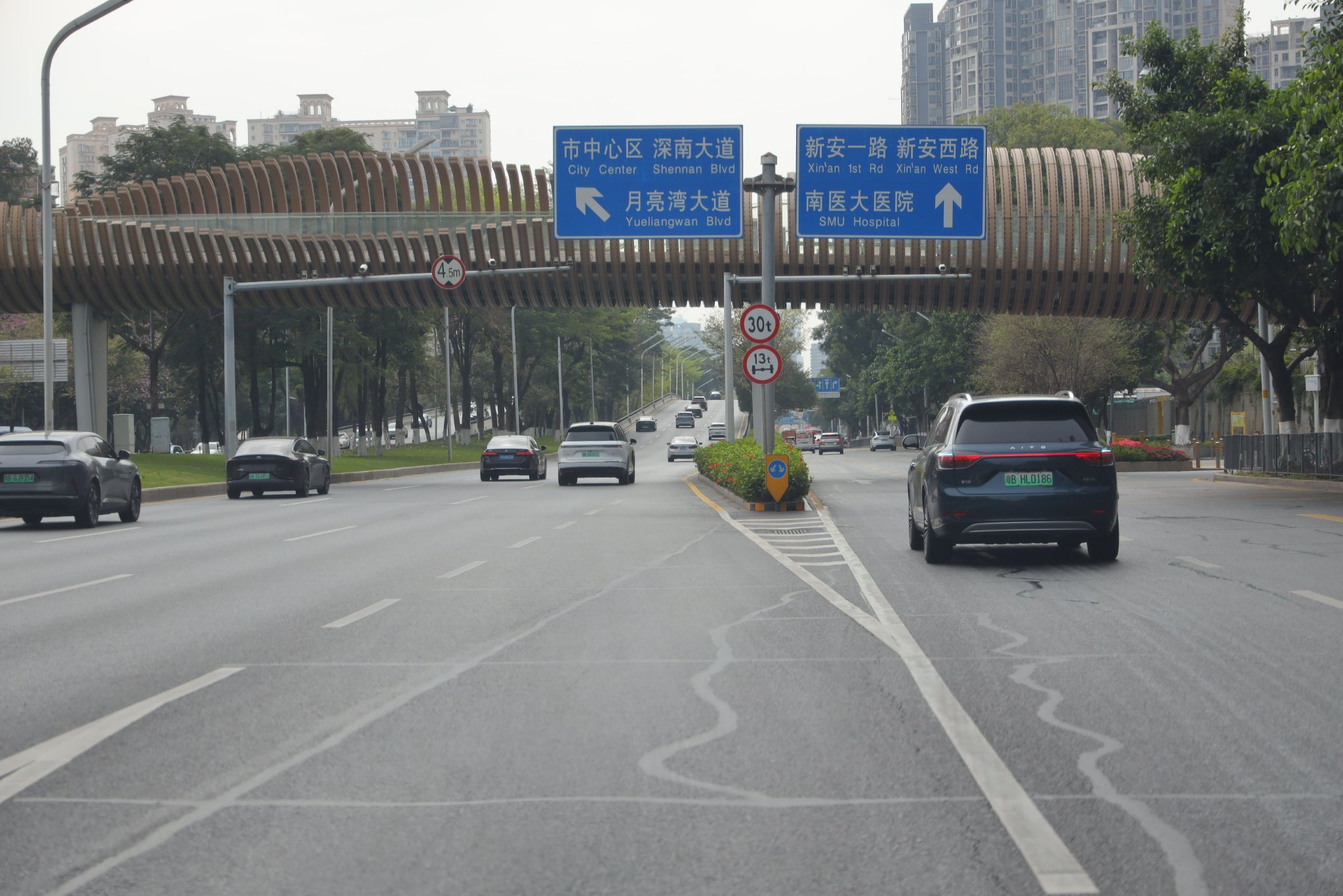 自动变道 且匝道识别准确