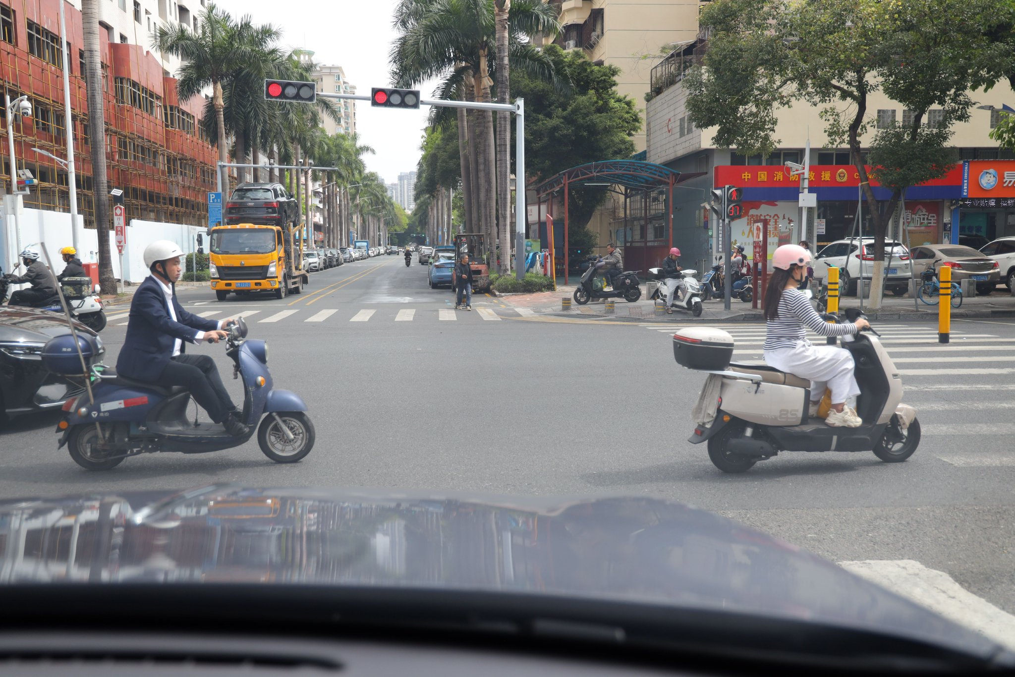 无保护右拐自动避让非机动车