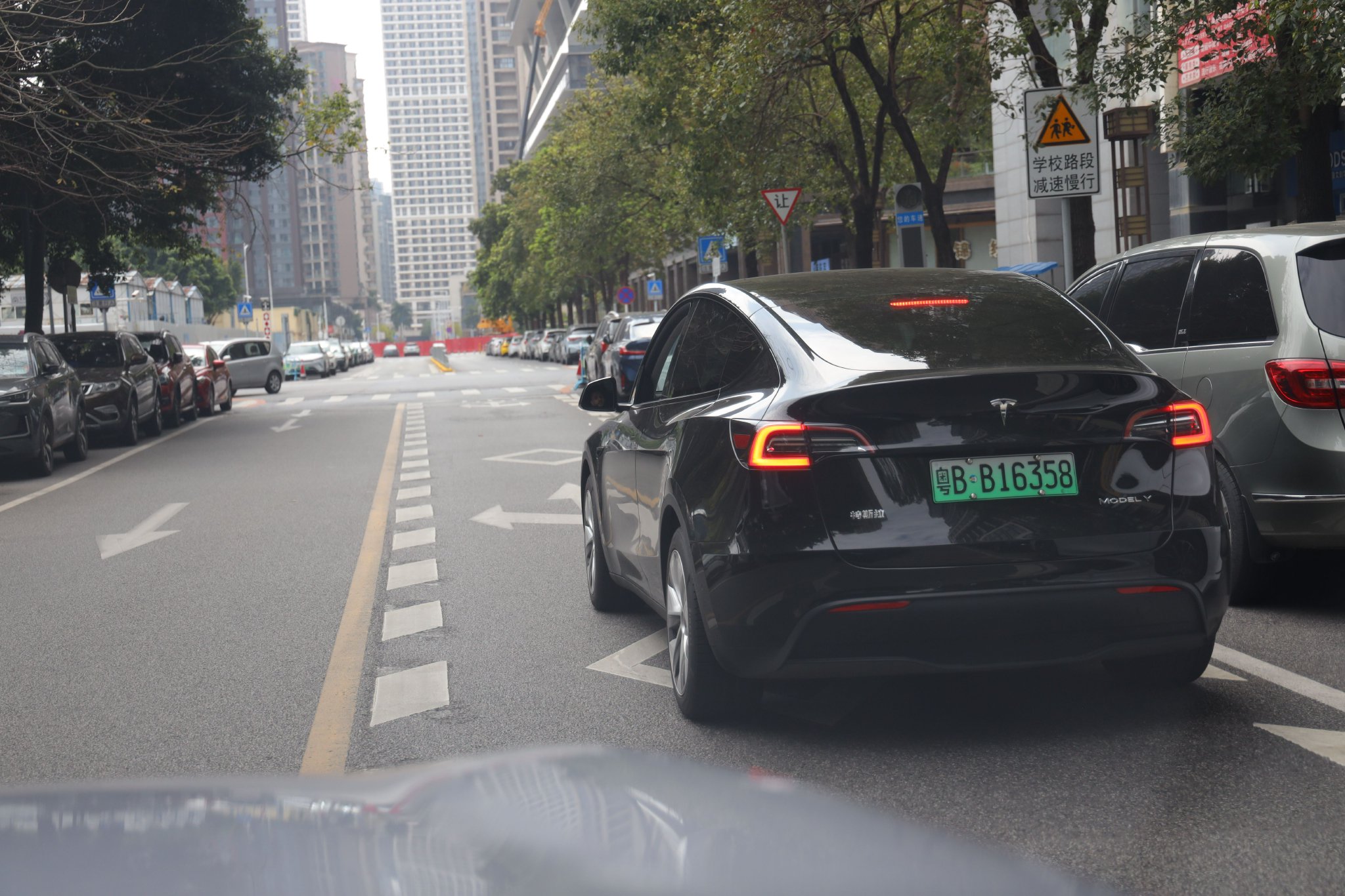 自动绕行前方停止车辆