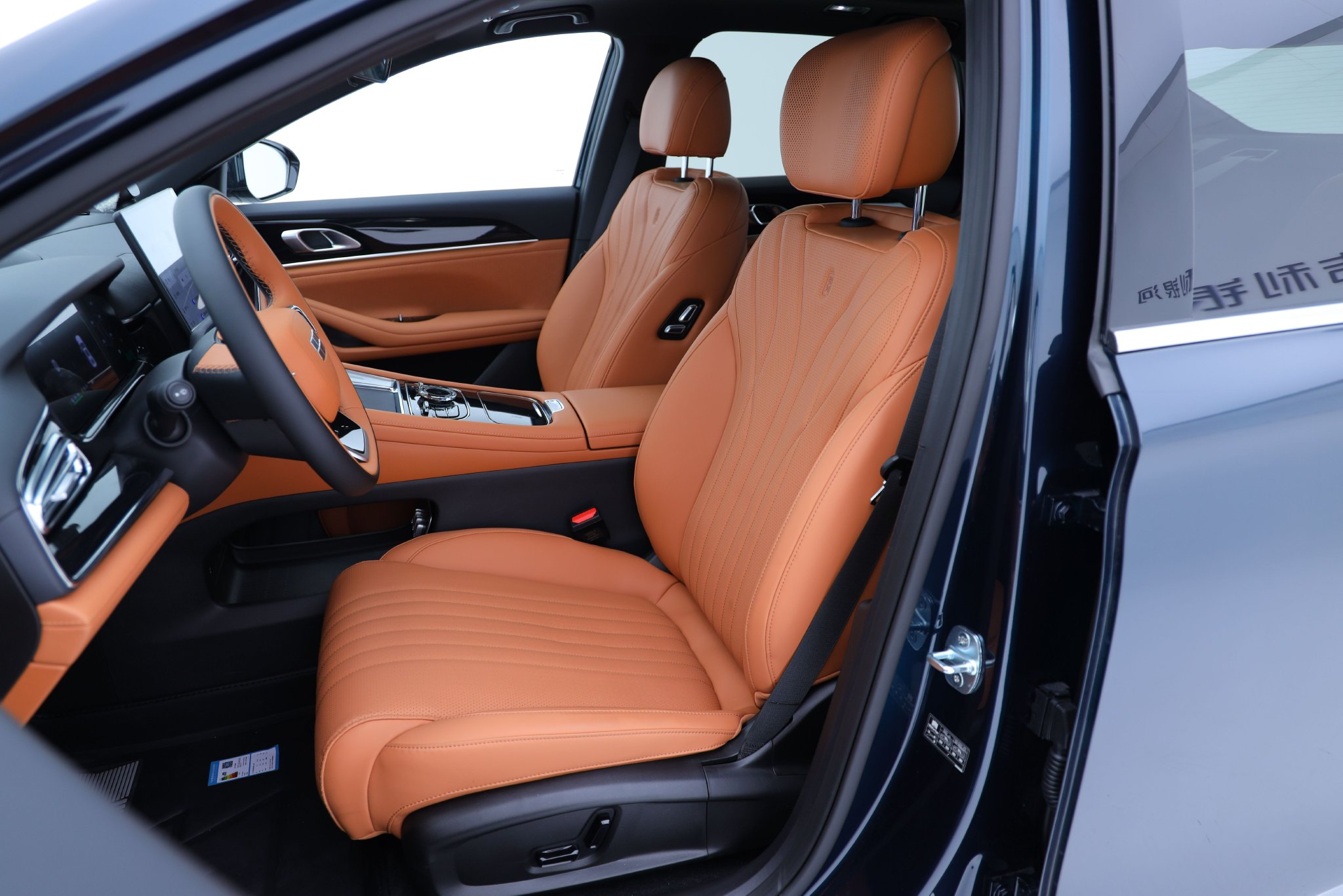 人民的7系来了 静态体验吉利银河星耀7