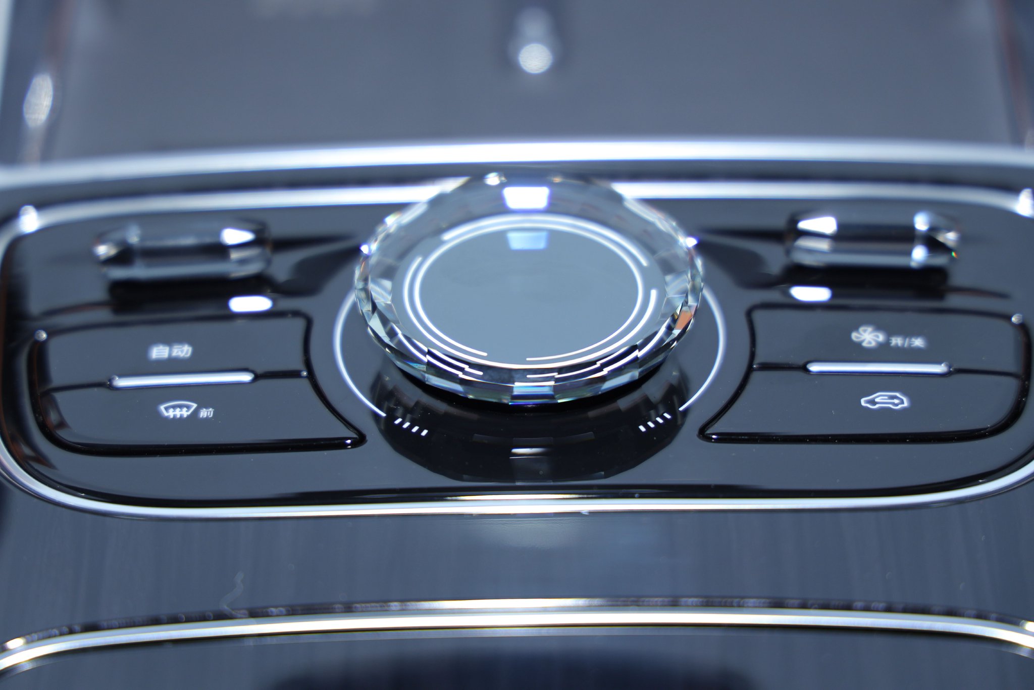 人民的7系来了 静态体验吉利银河星耀7