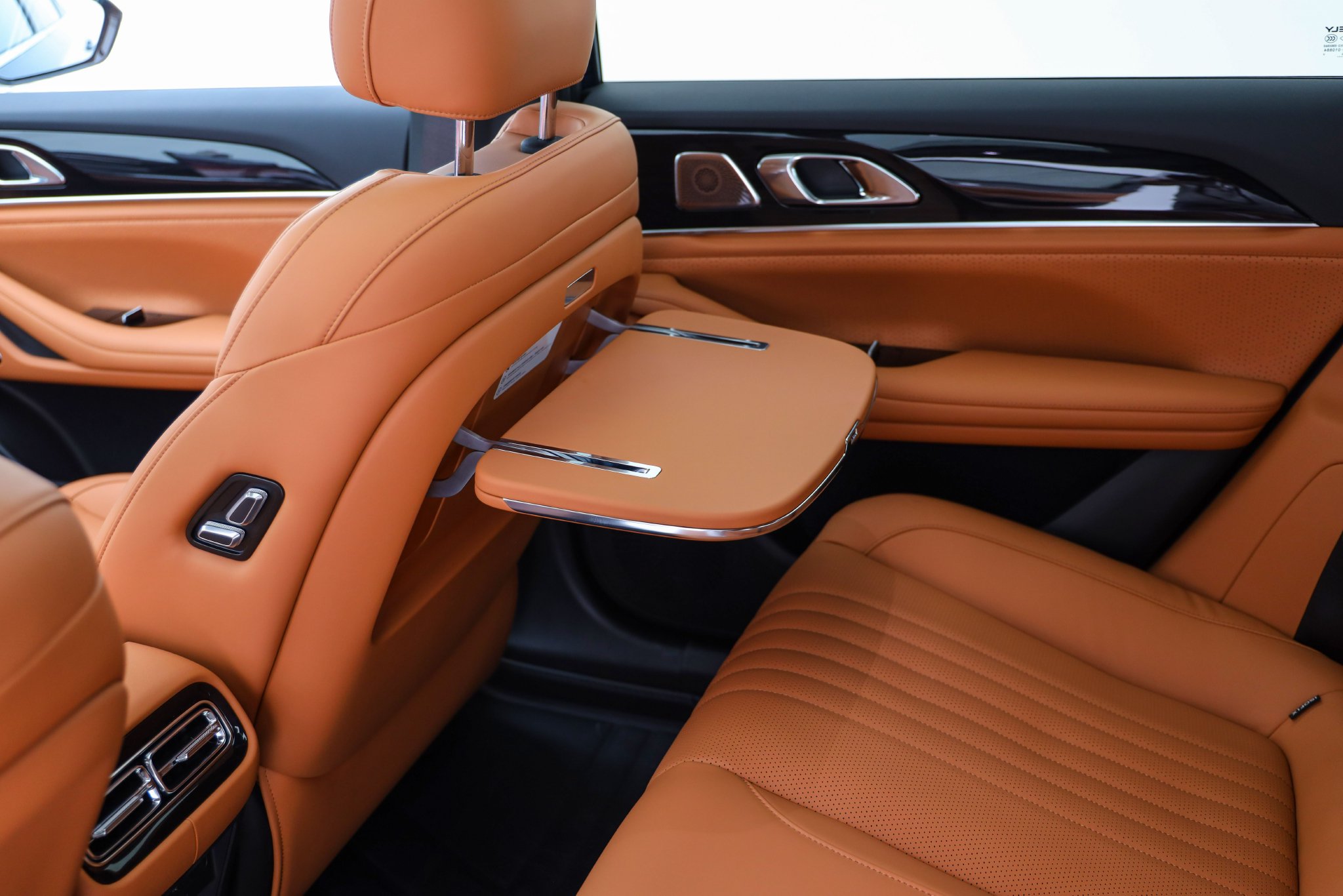 人民的7系来了 静态体验吉利银河星耀7