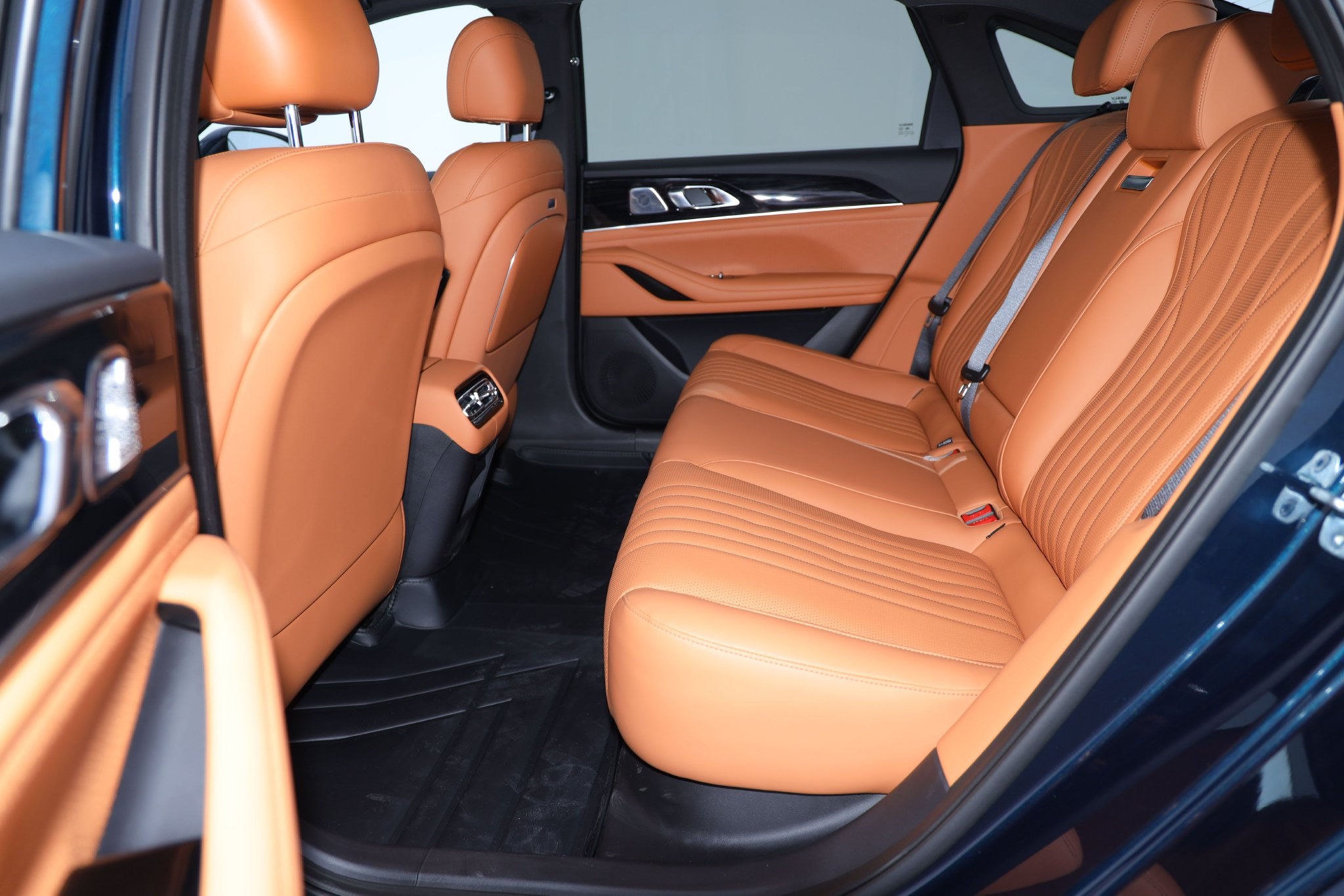 人民的7系来了 静态体验吉利银河星耀7