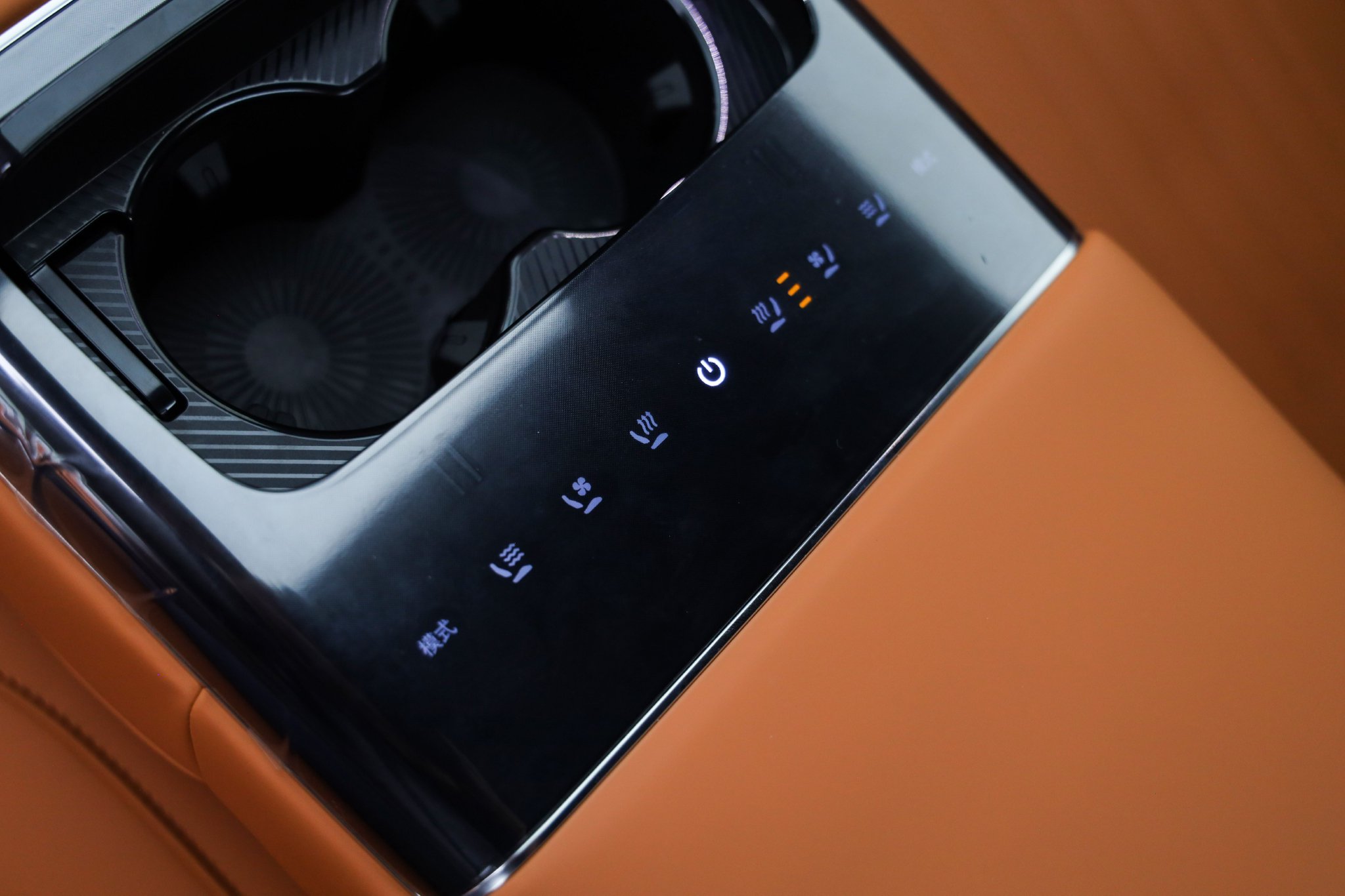 人民的7系来了 静态体验吉利银河星耀7