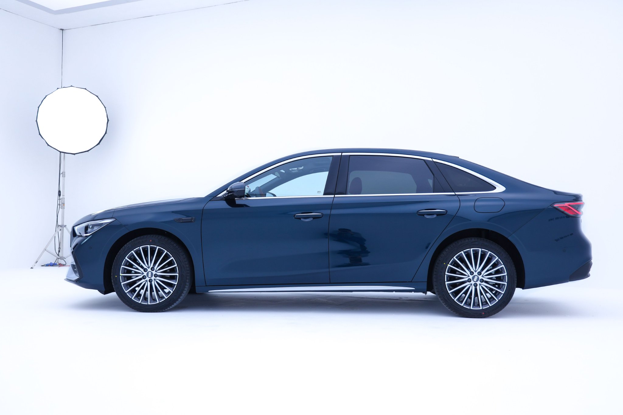 人民的7系来了 静态体验吉利银河星耀7