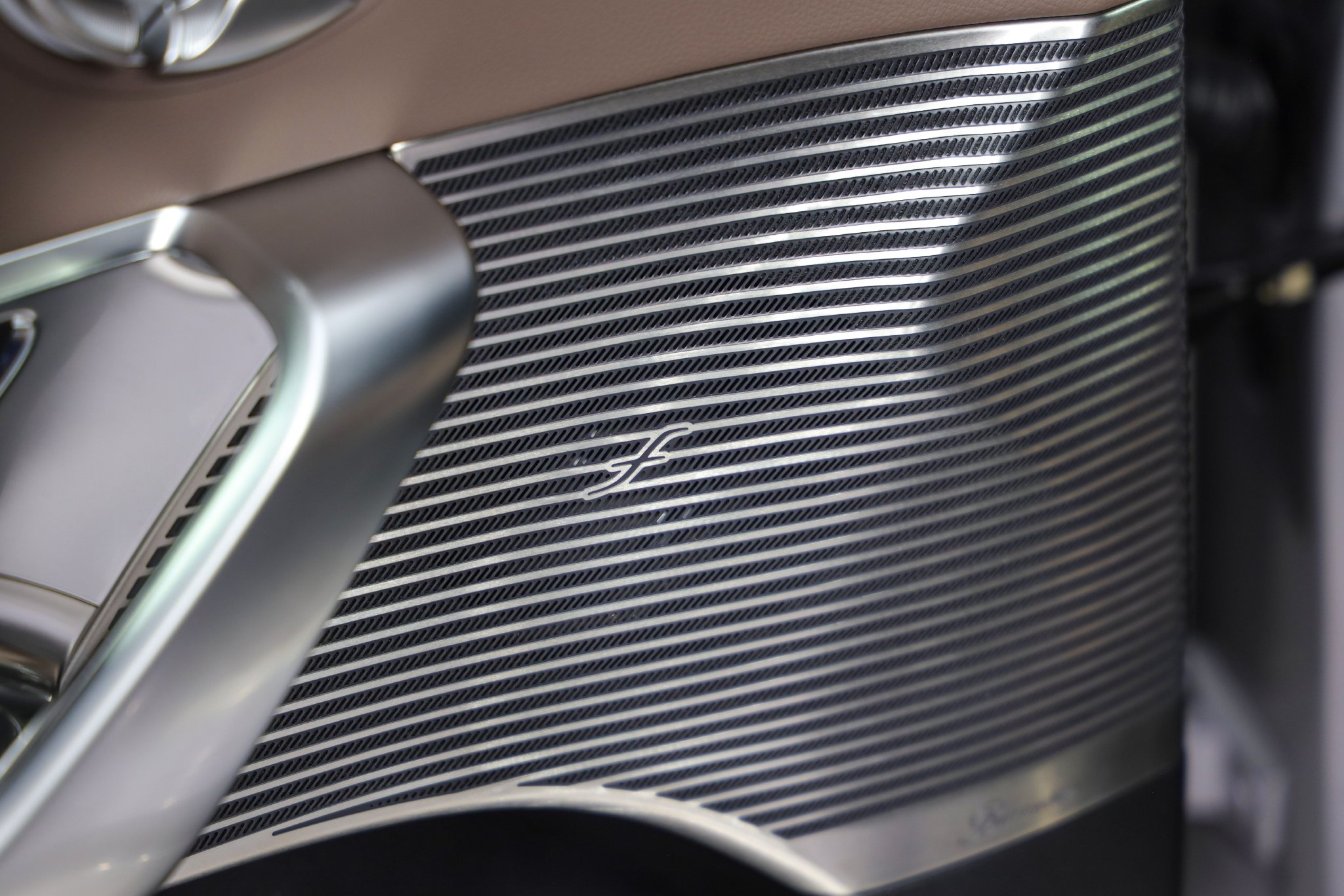 史上最大GLC 静态体验全新梅赛德斯-奔驰纯电GLC SUV