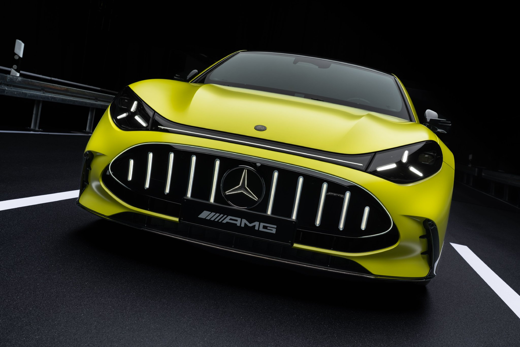 浑身黑科技 全新梅赛德斯-AMG GT高性能四门跑车全球首秀