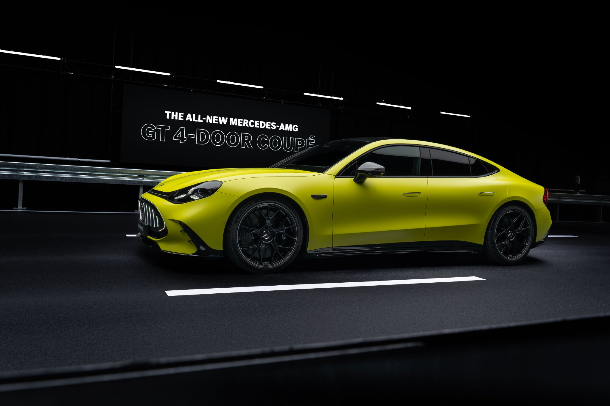 浑身黑科技 全新梅赛德斯-AMG GT高性能四门跑车全球首秀