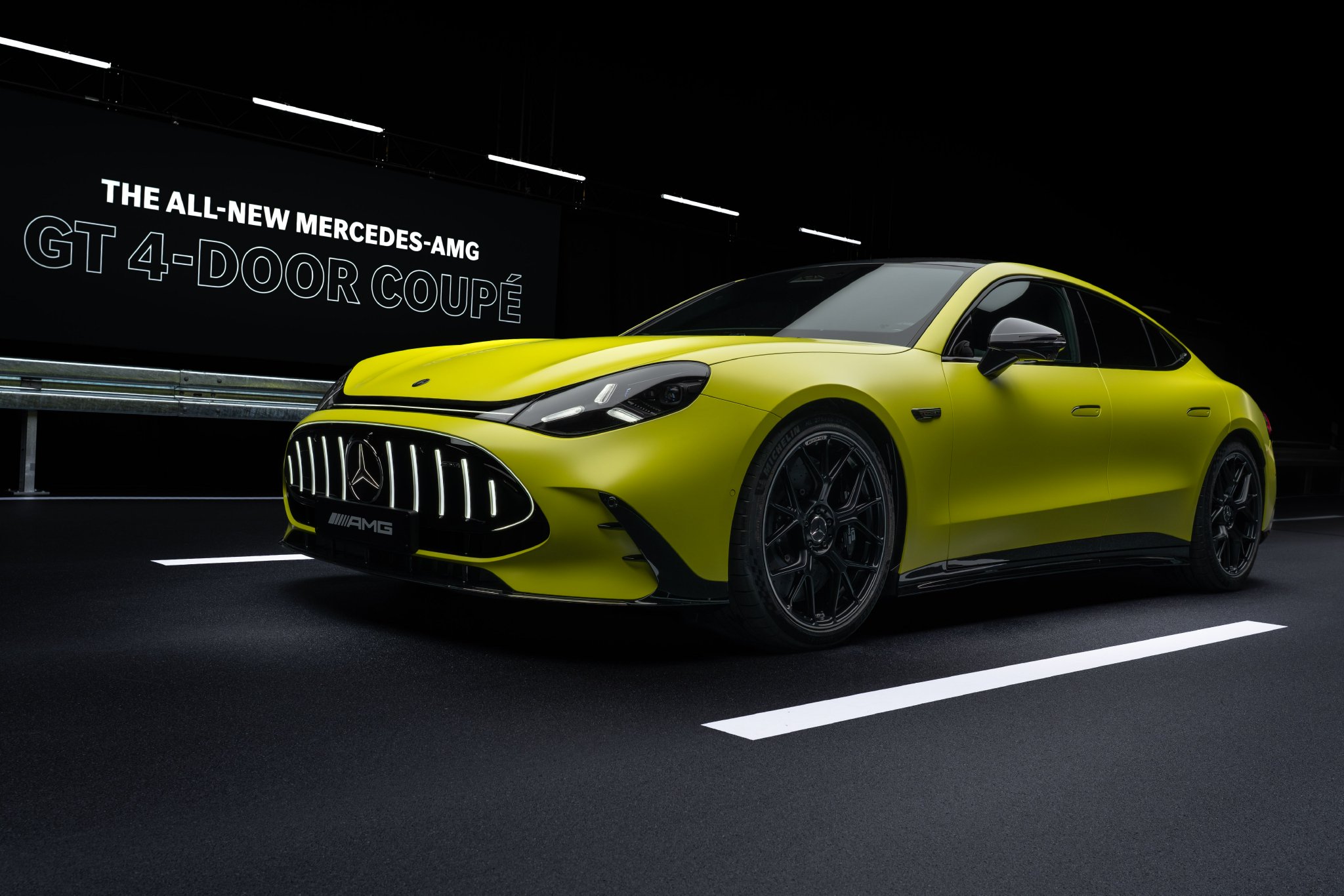 浑身黑科技 全新梅赛德斯-AMG GT高性能四门跑车全球首秀