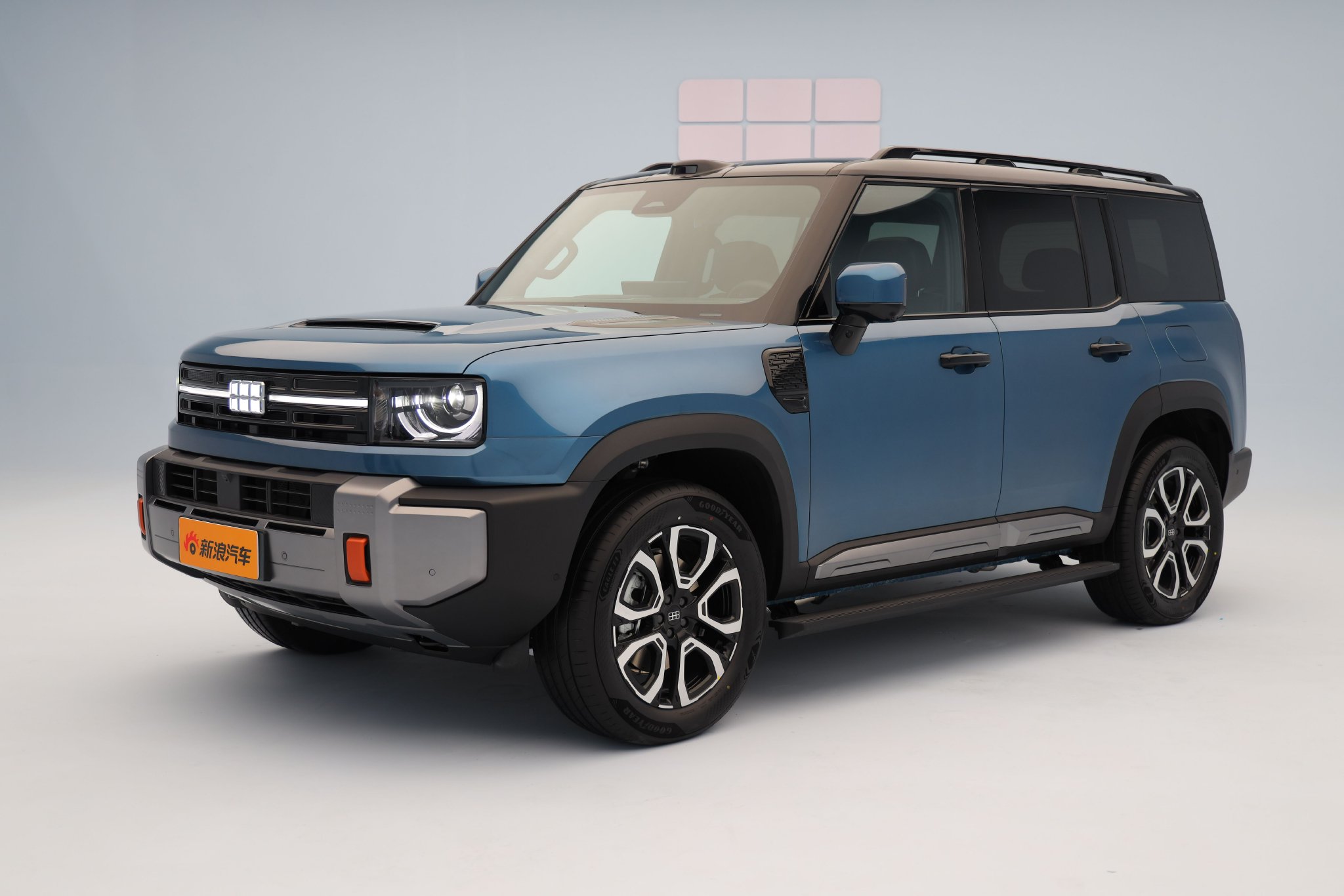 定位AI全地形硬核SUV 银河战舰700首秀