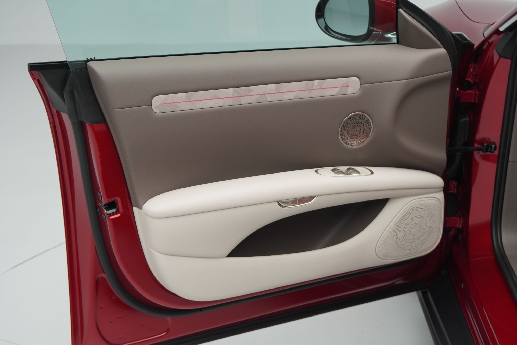 全新智己L6开启预售 预售21.99-28.99万元