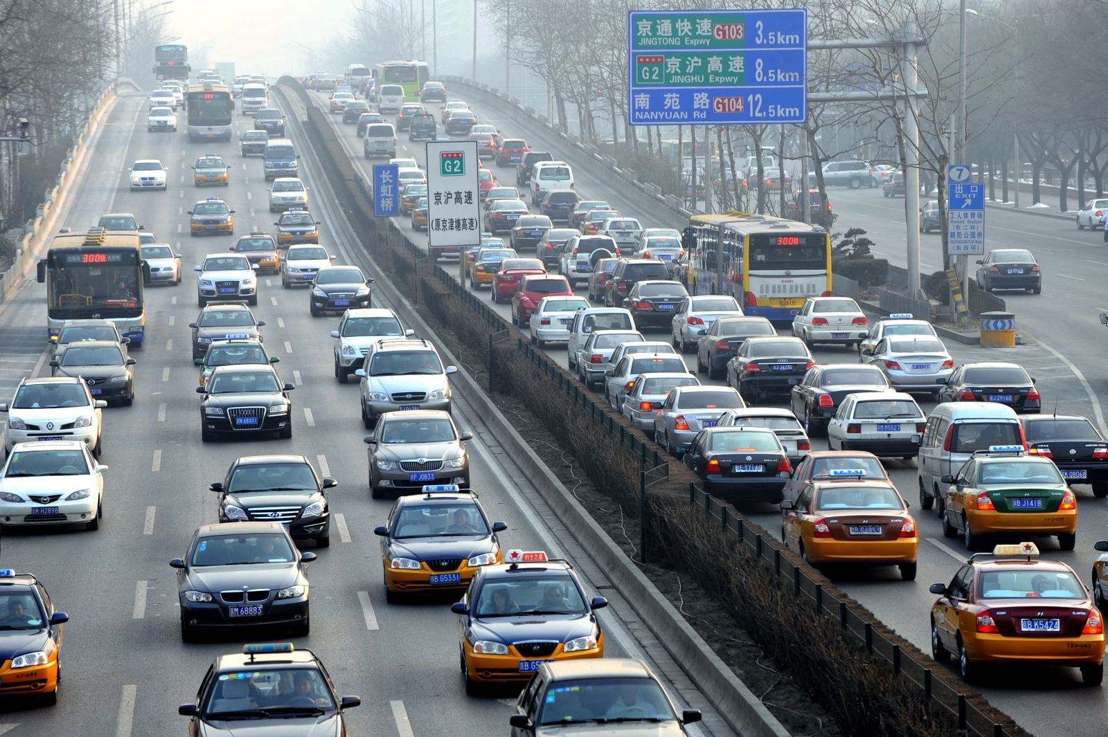 机动车等移动源已经成为我国大中城市PM2.5污染主要来源