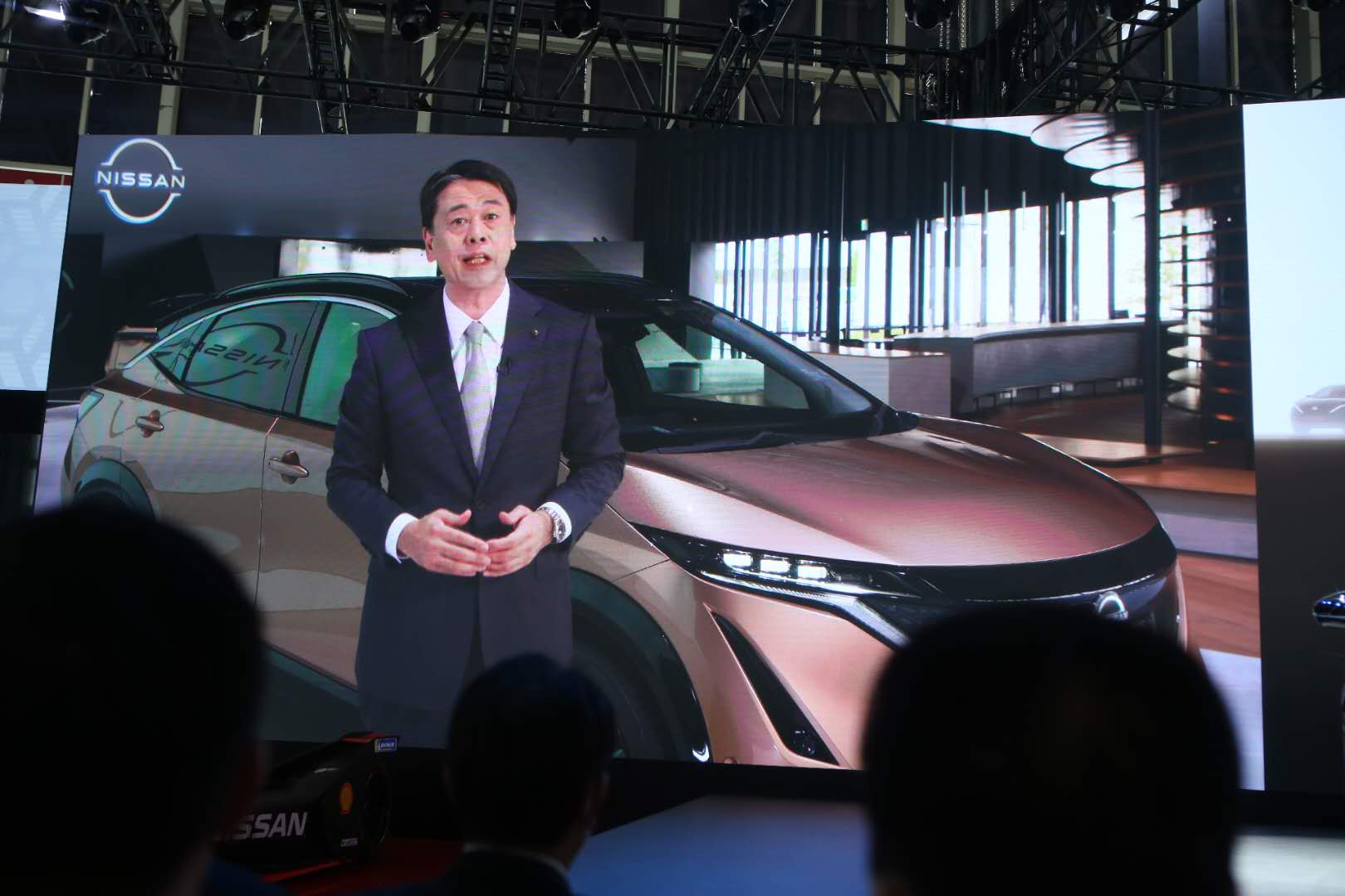 内田诚采用网络方式致辞并回答记者问